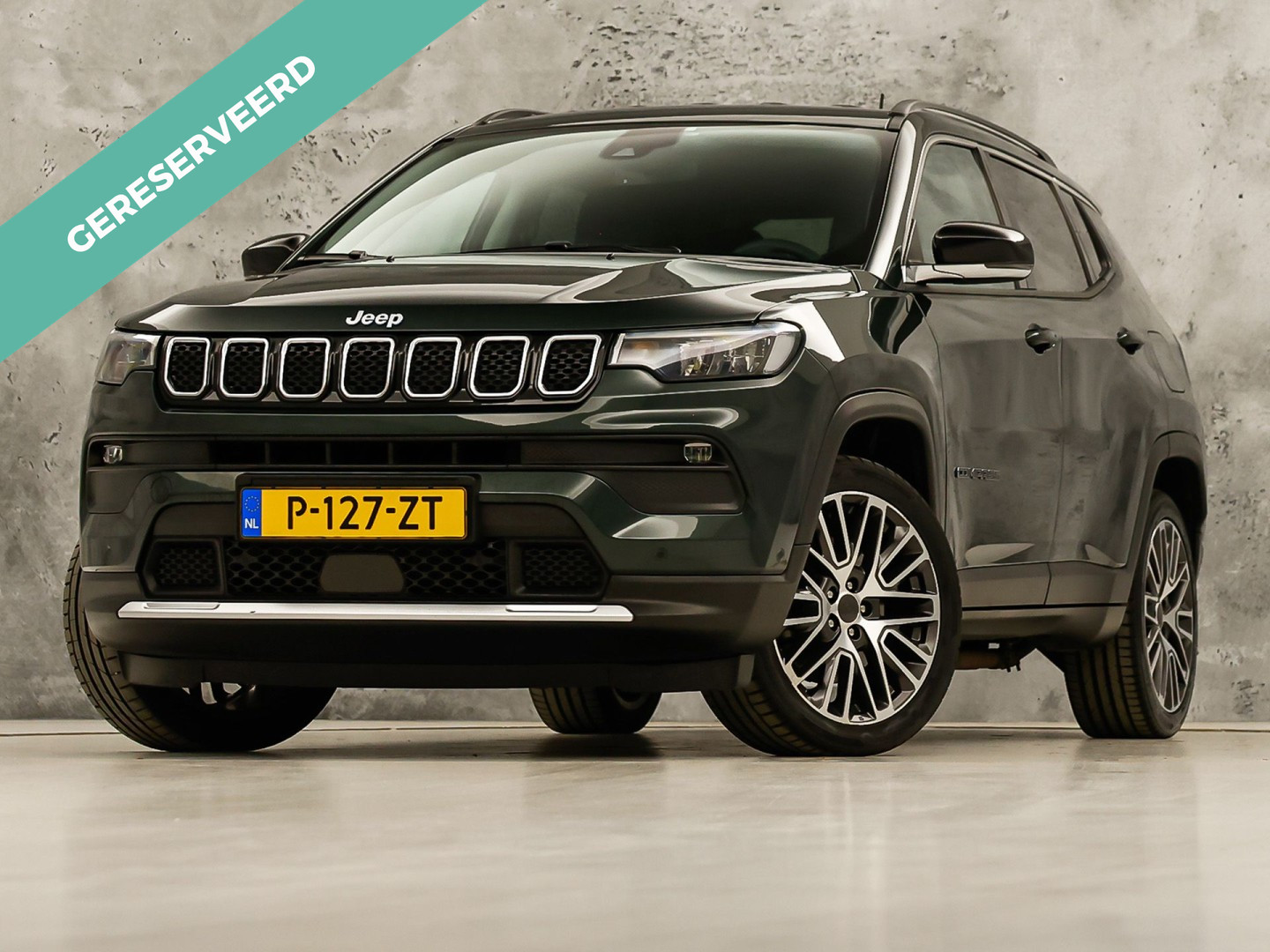 Jeep Compass 4xe 190 Plug-in Hybrid Electric Night Eagle. Automaat (NAP, APPLE CARPLAY, GROOT NAVI, LEDER, ADAPTIVE CRUISE, SPORTSTOELEN, GETINT GLAS, KEYLESS, NIEUWSTAAT)