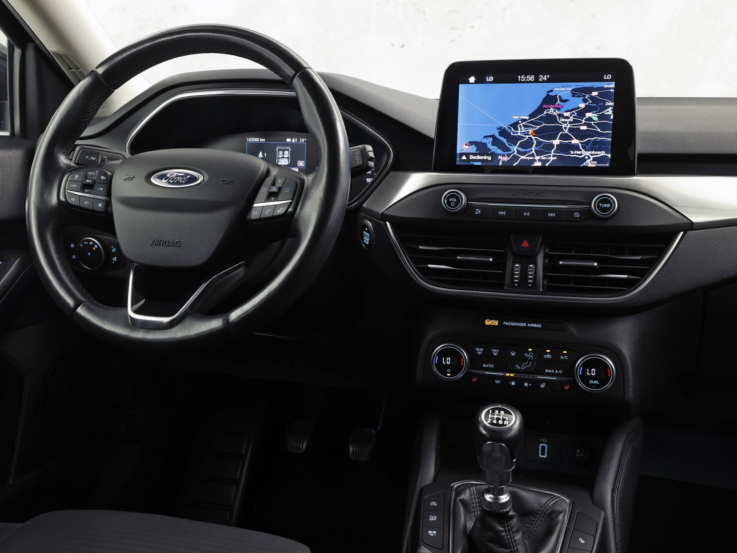 Ford Focus Wagon 1.0 EcoBoost Titanium Sport (APPLE CARPLAY, GROOT NAVI, STUUR/STOELVERWARMING, CAMERA, SPORTSTOELEN, GETINT GLAS, ADAPTIVE CRUISE, NIEUWSTAAT)