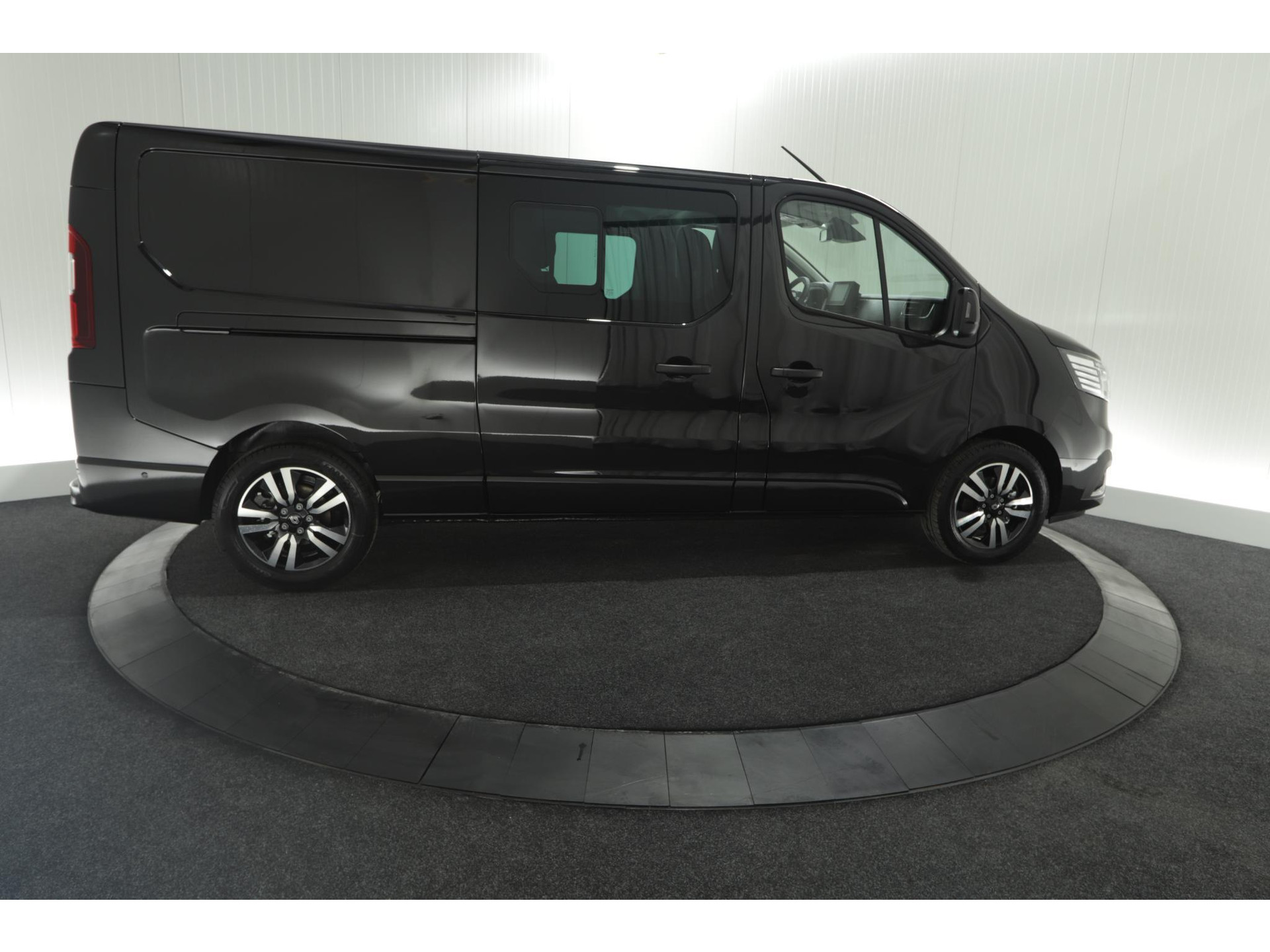 Renault Trafic 2.0 Blue dCi EDC 170 T29 L2H1 Extra DC | 6 Zitlplaatsen | Camera | Navigatie | Climate Control | Dubbele Cabine