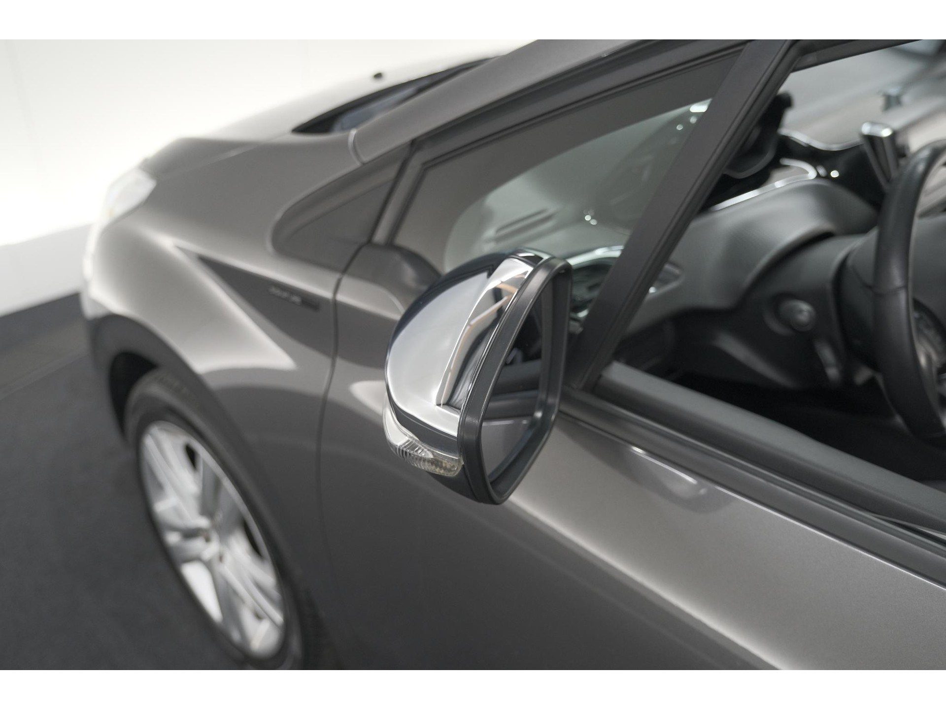 Peugeot 208 PureTech 82 Signature | Parkeersensoren | Apple Carplay | Navigatie