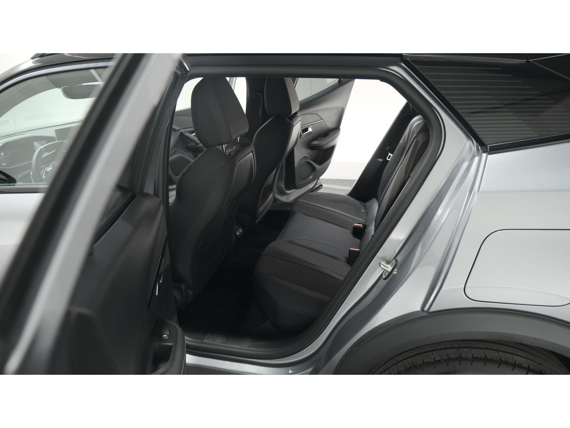 Peugeot 2008 PureTech 130 EAT8 GT | 360 Camera | Adaptieve Cruise Control | Dodehoekdetectie | Apple Carplay