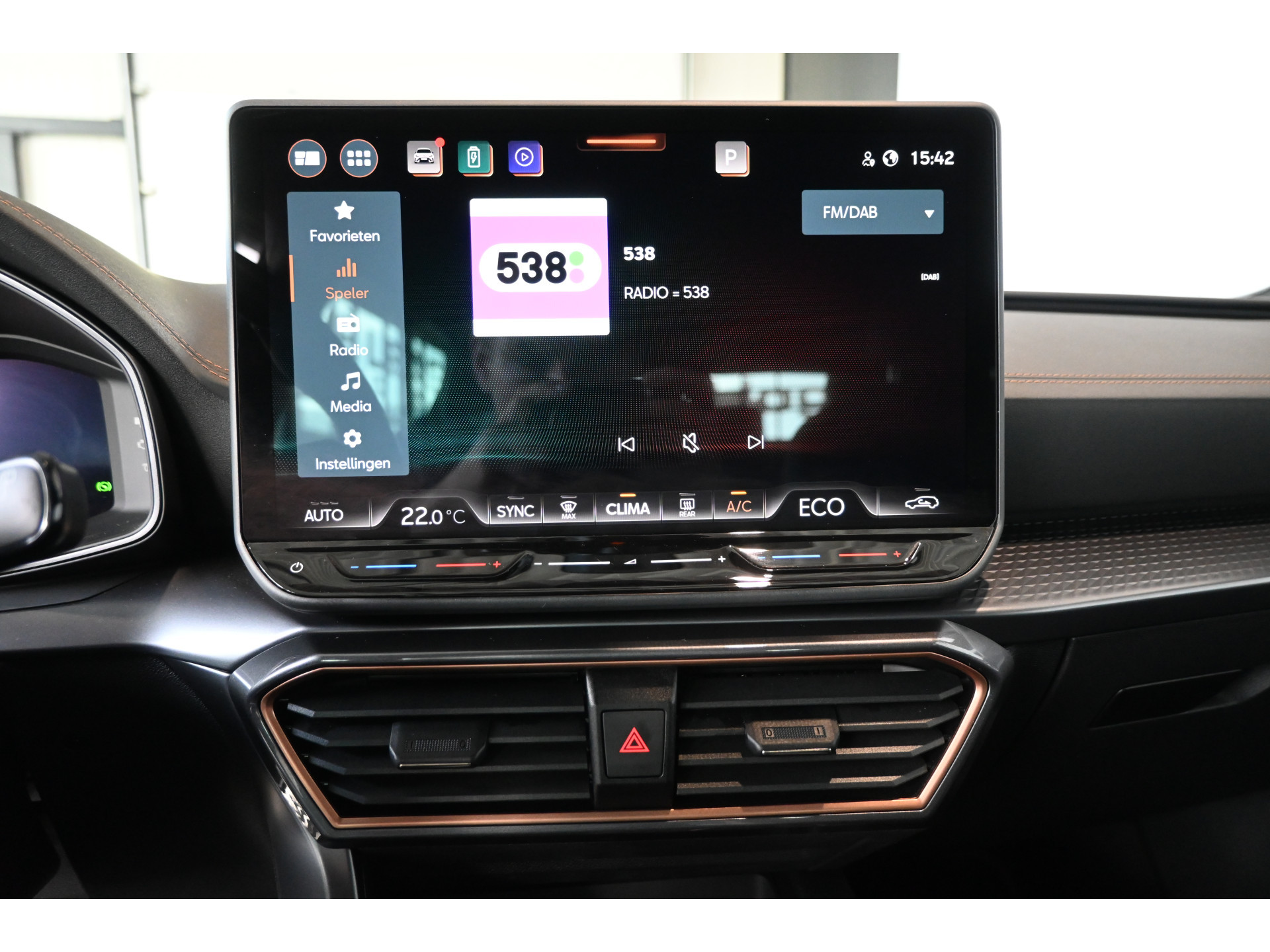 CUPRA Leon 1.5 TSI e-Hybrid Business PHEV EDGE Clima Adaptieve Cruise Matrix CarPlay Navigatie Lane Assist Stuurverwarming 100% Onderhouden! Inruil Mogelijk!