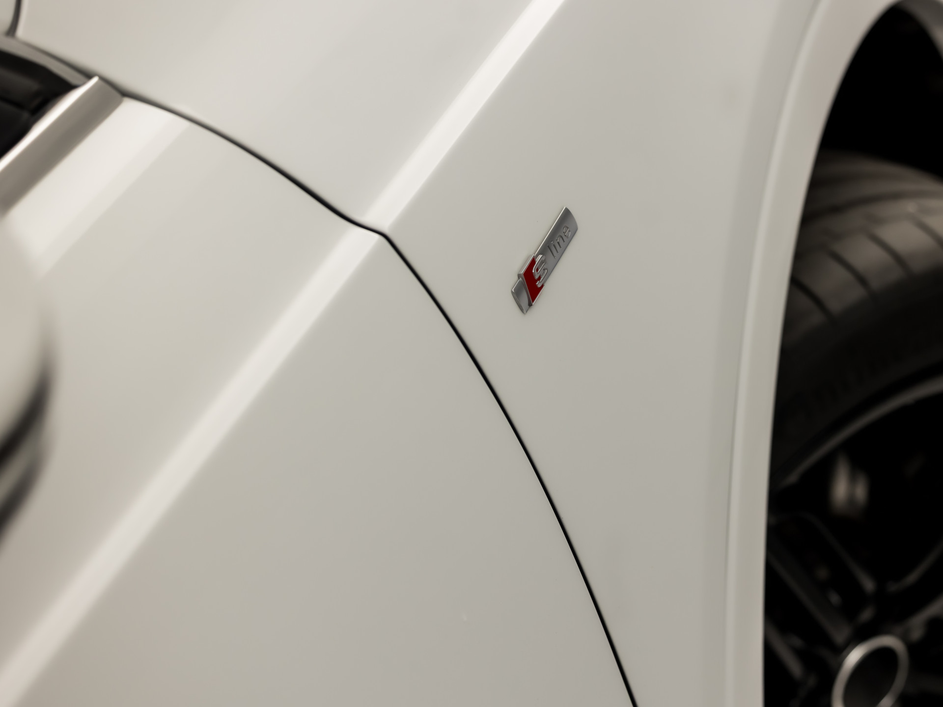 Audi Q3 1.4 TFSI S-Line Sport 150Pk Automaat (2X S-LINE, NAVIGATIE, LEDER, STOELVERWARMING, SPORTSTOELEN, GETINT GLAS, TREKHAAK, NIEUWE APK, NIEUWSTAAT)