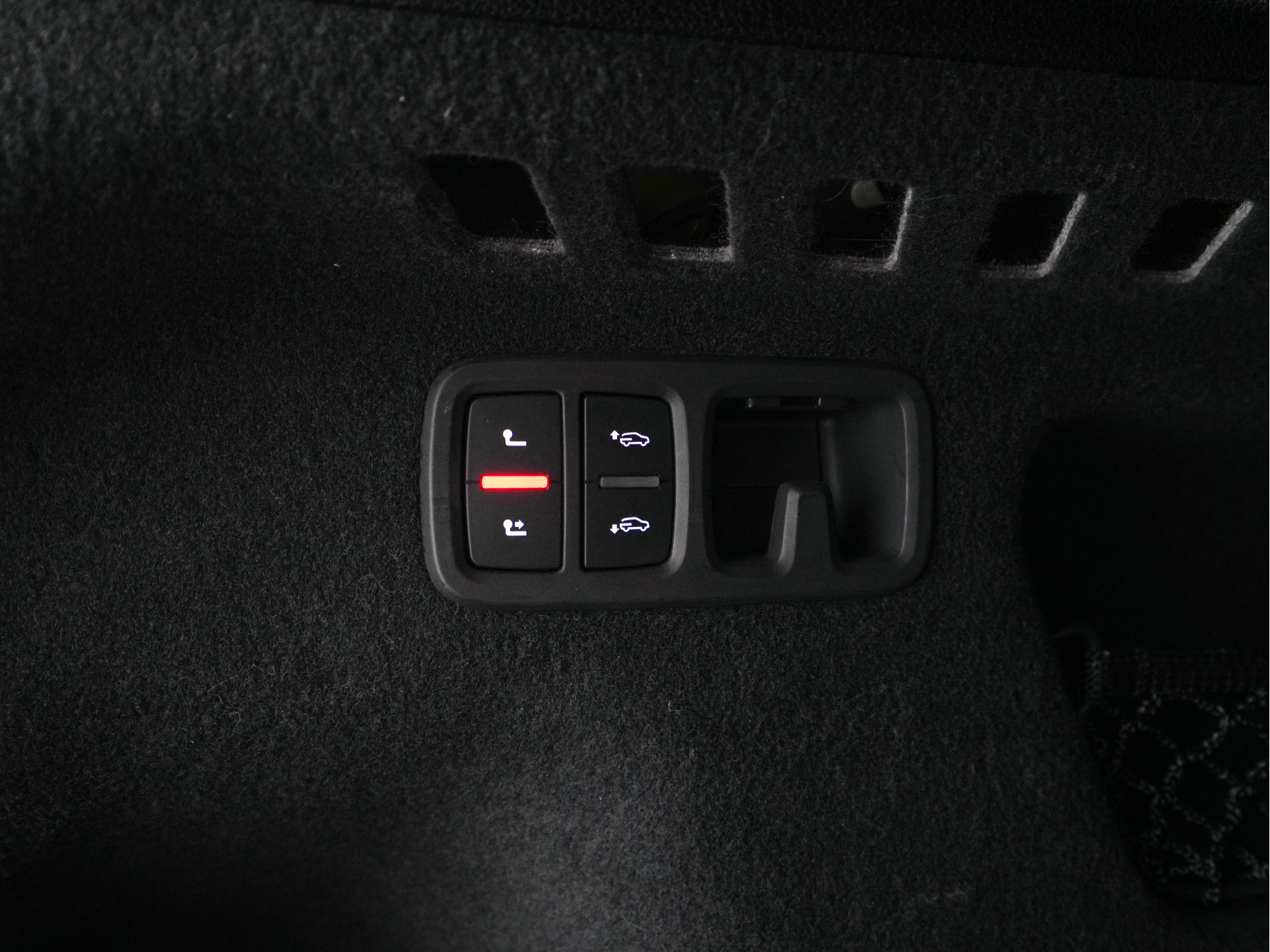 Audi RS Q8 4.0 TFSI quattro *MILLTEK | CERAMIC-BRAKES | PANO | HEAD-UP | CARBON-PACK | LEATHER | MEMORY-PACK | 4-WHEEL-STEERING | AIR-SUSPENSION | BANG&OLFUSEN | ADAPTIVE-CRUISE | BLINDSPOT | TOP-VIEW | SOFT-CLOSE | NIG