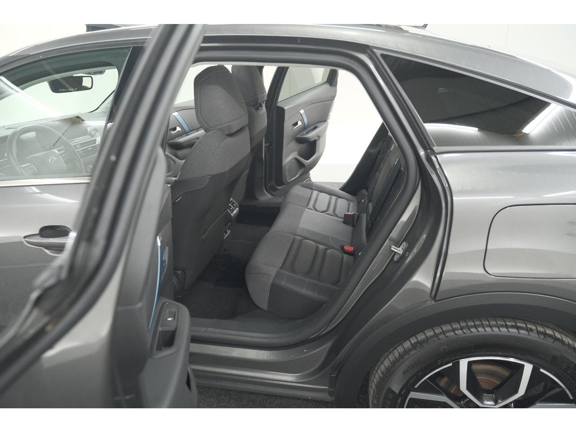 Citroen Ë-C4 Shine 50 kWh | Elektrisch Panoramadak | Camera | Adaptieve Cruise Control