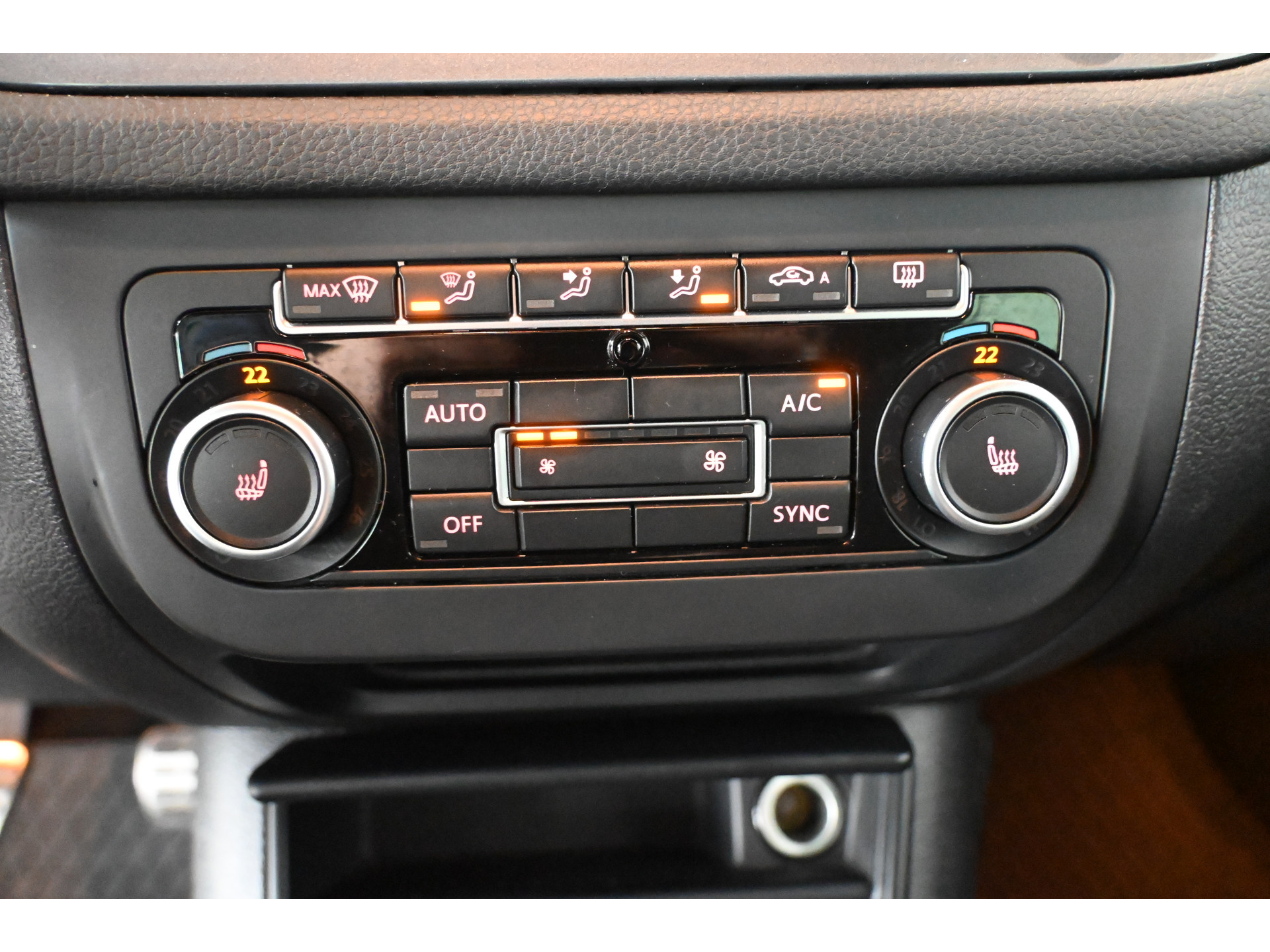 Volkswagen Tiguan 1.4 TSI Sport&Style 4Motion R-line Edition Clima Navigatie Stoelverwarming Goed Onderhouden! Inruil Mogelijk!