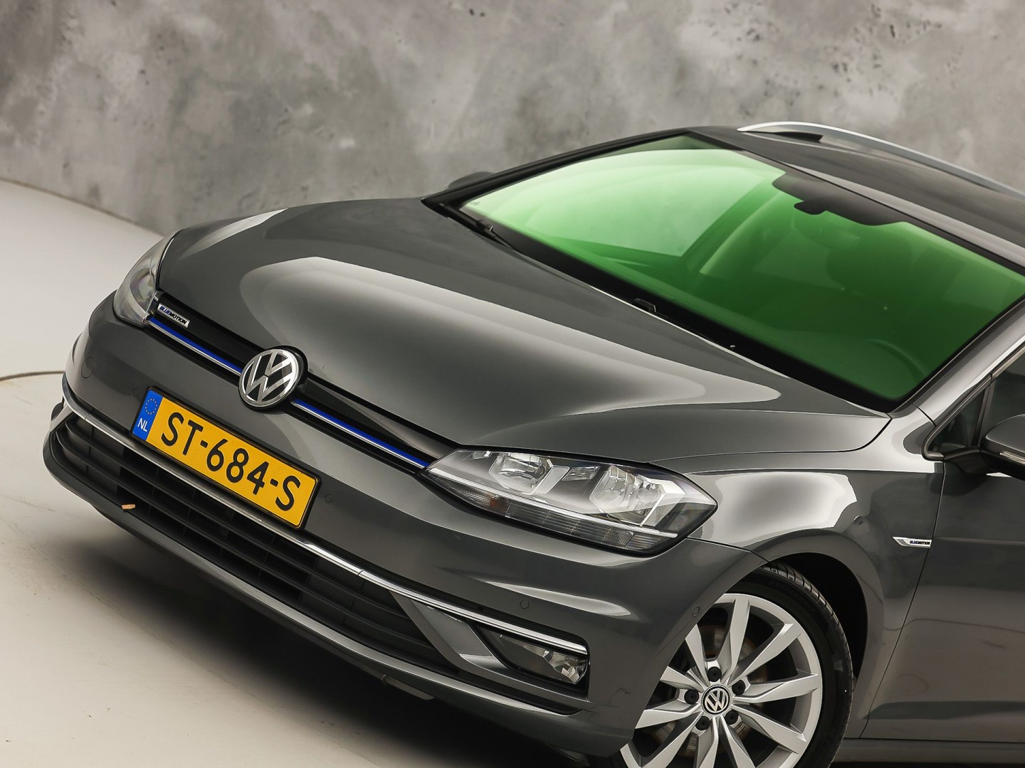 Volkswagen Golf Variant 1.5 TSI Highline 150Pk Automaat (VIRTUAL COCKPIT, APPLE CARPLAY, ALCANTARA, CAMERA, TREKHAAK, SPORTSTOELEN, GETINT GLAS, ADAPTIVE CRUISE, TREKHAAK, NIEUWSTAAT)