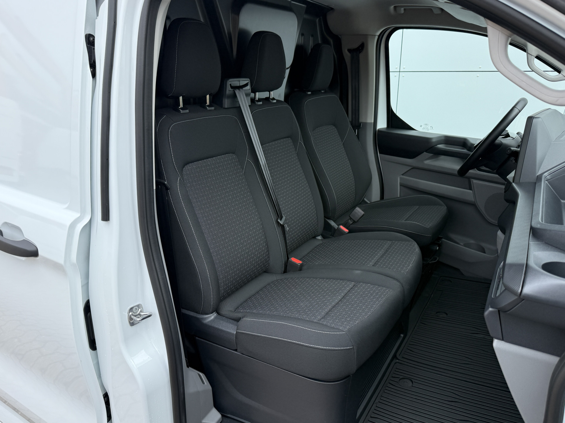 Ford e-Transit Custom 65kWh 136PK Elektrisch L1 344KM WLTP 2300kg Trekvermogen BEV Snelladen LED ACC Camera Carplay Parkeersensoren v+a