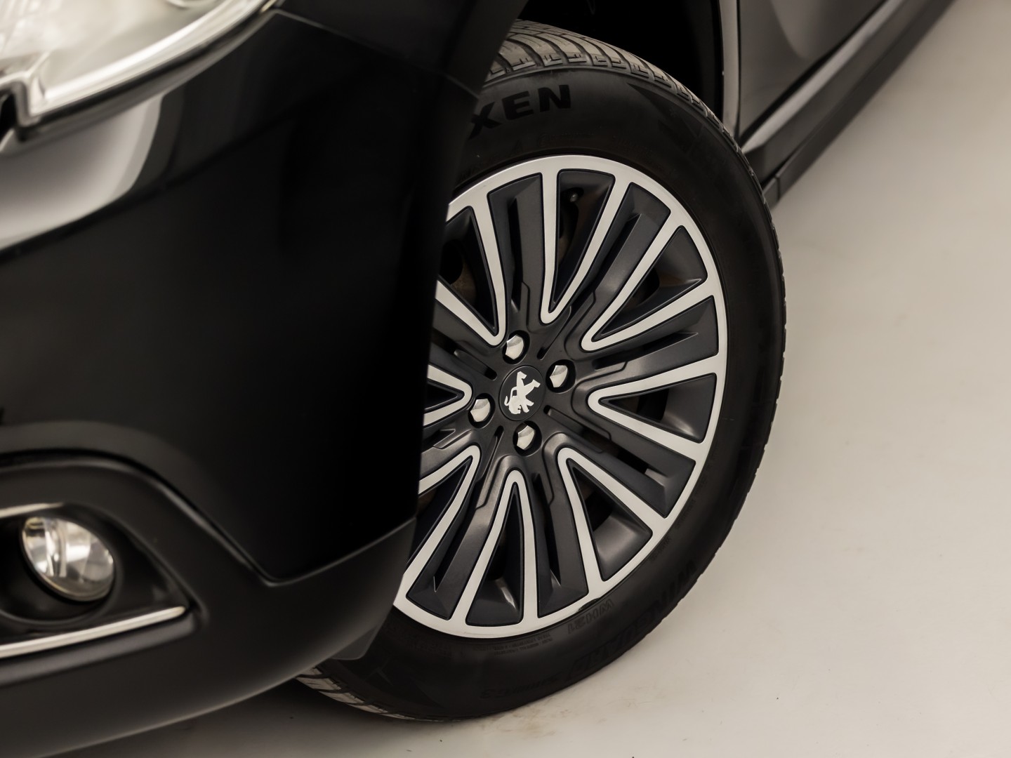 Peugeot 2008 1.2 VTi Sport (PANORAMADAK, NAVIGATIE, PARKEERSENSOREN, SPORTSTOELEN, CRUISE, NIEUWE APK, NIEUWSTAAT)