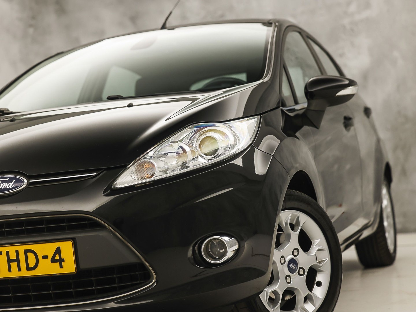 Ford Fiesta 1.25 Titanium (5 DEURS, CLIMATE, CRUISE, SPORTSTOELEN, PARKEERSENSOREN, TREKHAAK, LM VELGEN, ELEK PAKKET, NIEUWSTAAT)