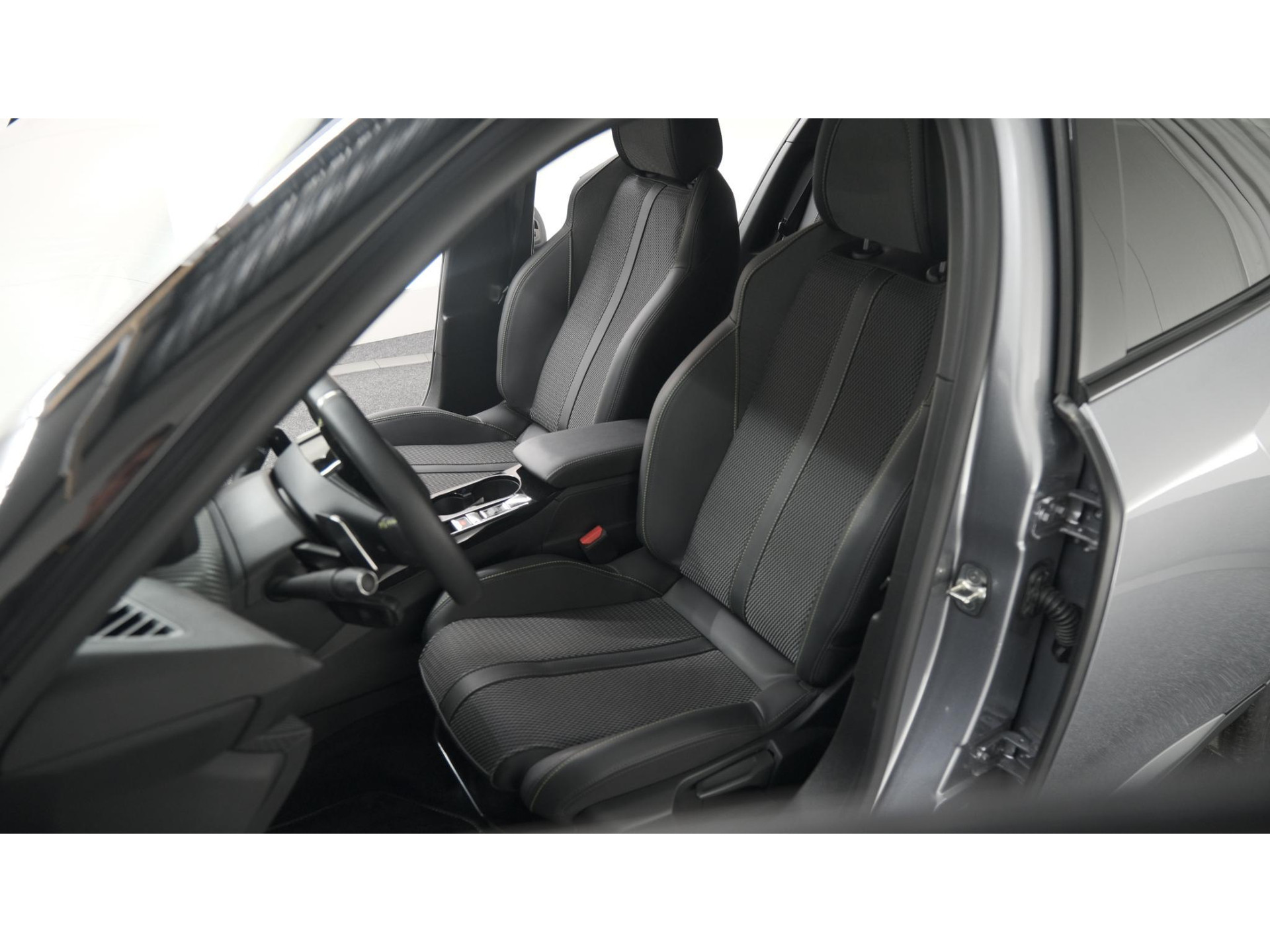 Peugeot 2008 PureTech 130 EAT8 GT | 360 Camera | Adaptieve Cruise Control | Dodehoekdetectie | Apple Carplay