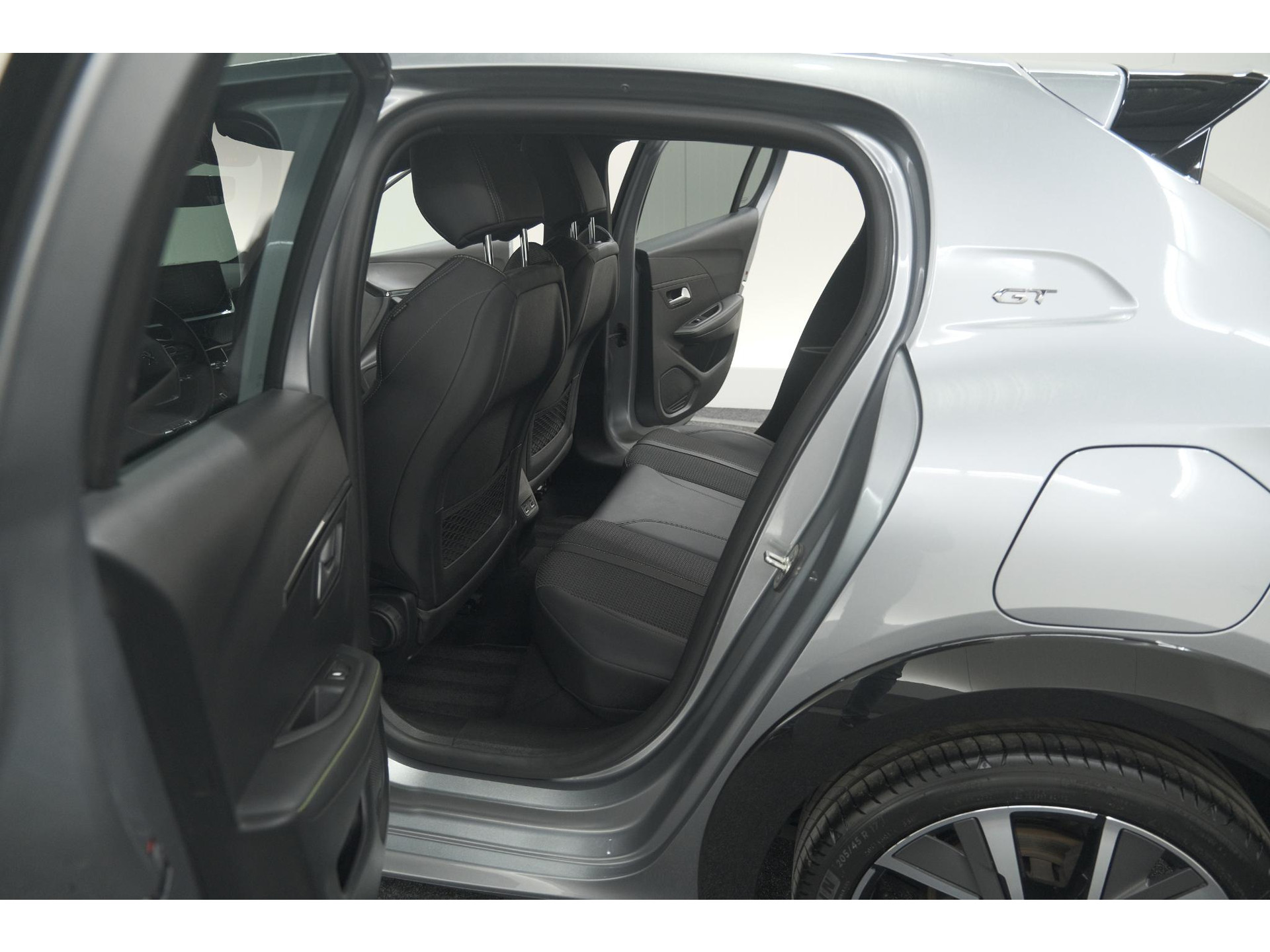 Peugeot 208 PureTech 131 EAT8 GT | Camera | Dodehoekdetectie | Navigatie | Carplay