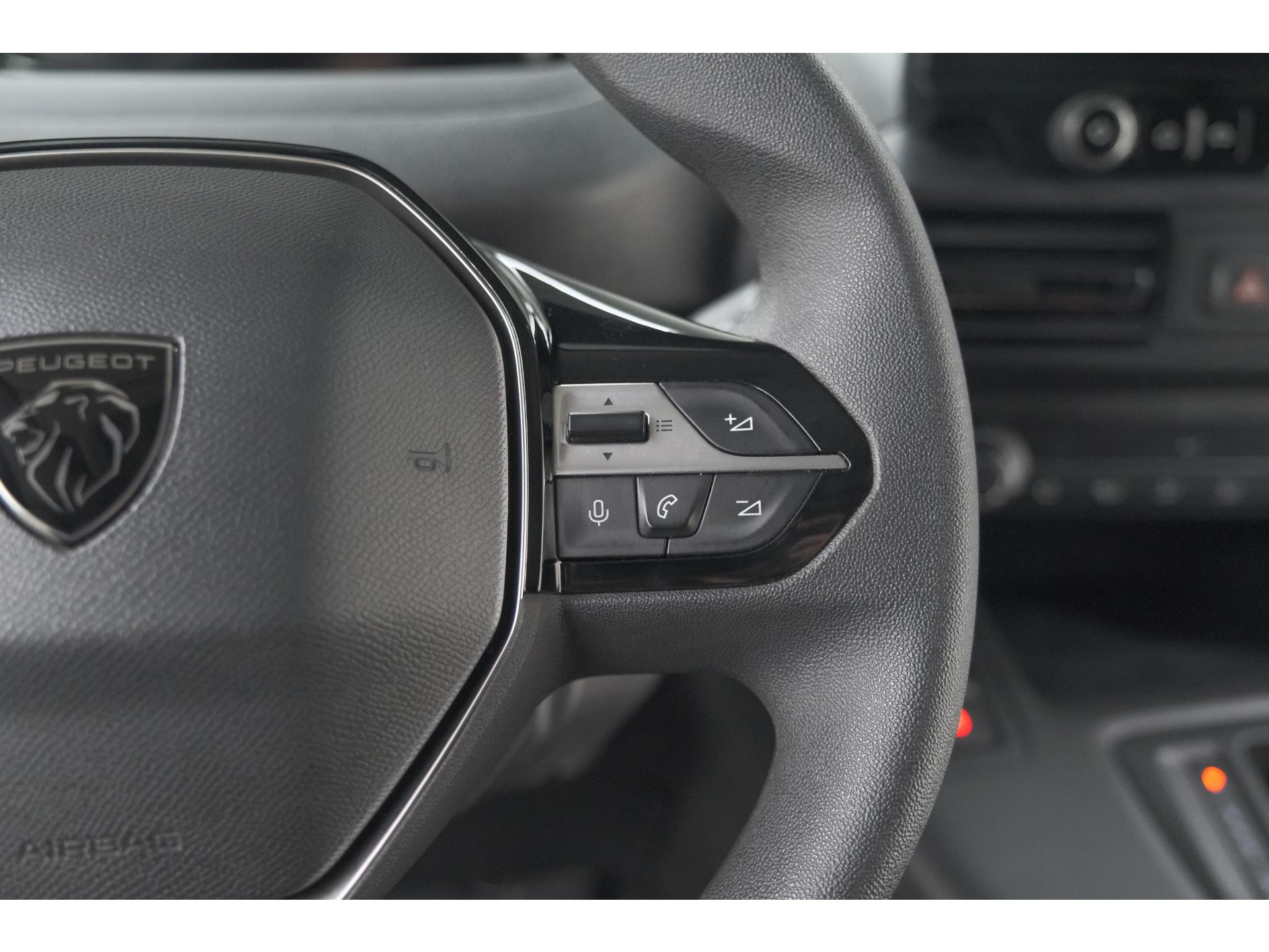 Peugeot Partner 1.5 BlueHDi 130 EAT8 S&S L1 | Trekhaak | Laadruimte-Pakket | Camera | Dodehoekdetectie