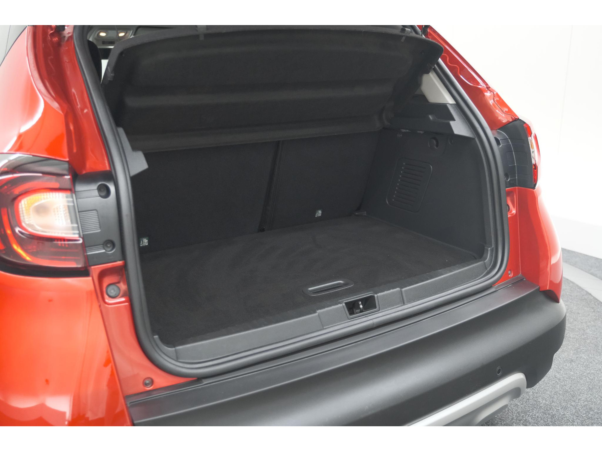 Renault Captur TCe 120 EDC Intens | Trekhaak | Camera | Navigatie | Parkeersensoren