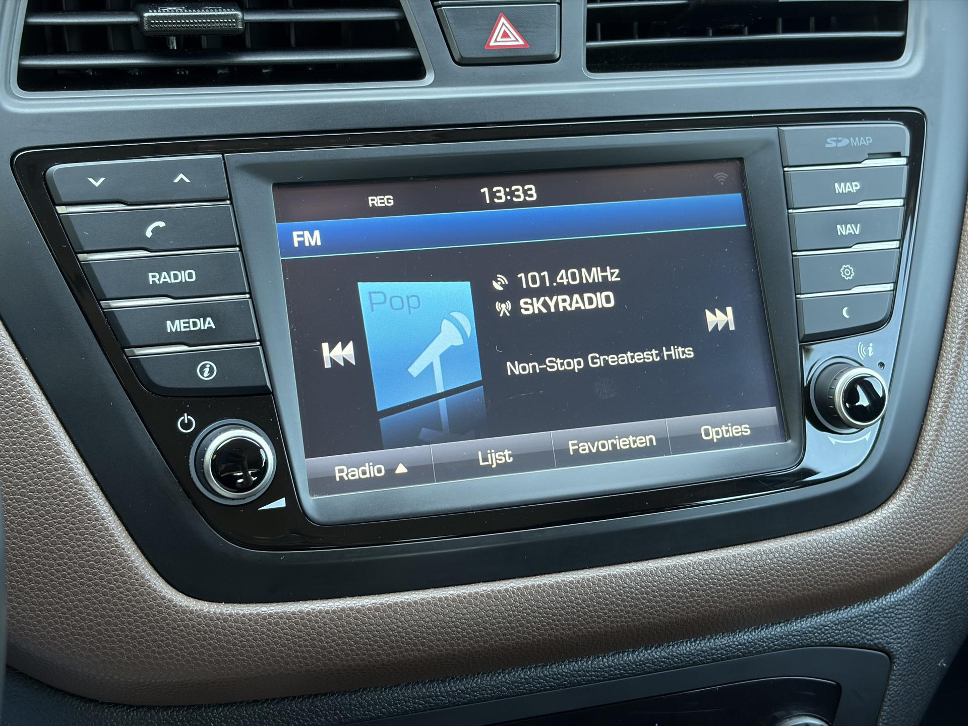 Hyundai i20 1.0 T-GDI Comfort 2e Eigenaar l Trekhaak l Navi l Camera l Carplay l Clima l Cruise l Rijstrooksensor l Pdc l N.A.P l Apk tot 05-2027