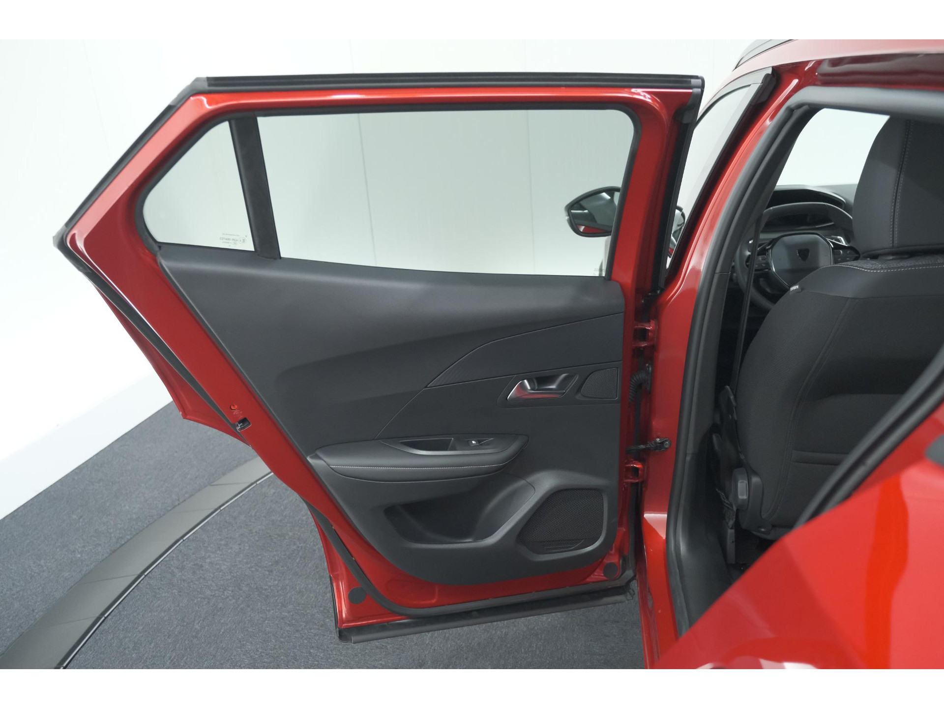 Peugeot 2008 Hybrid 145 e-DCS6 Allure | 360 Camera | Adaptieve Cruise Control | Navigatie | Dodehoekdetectie