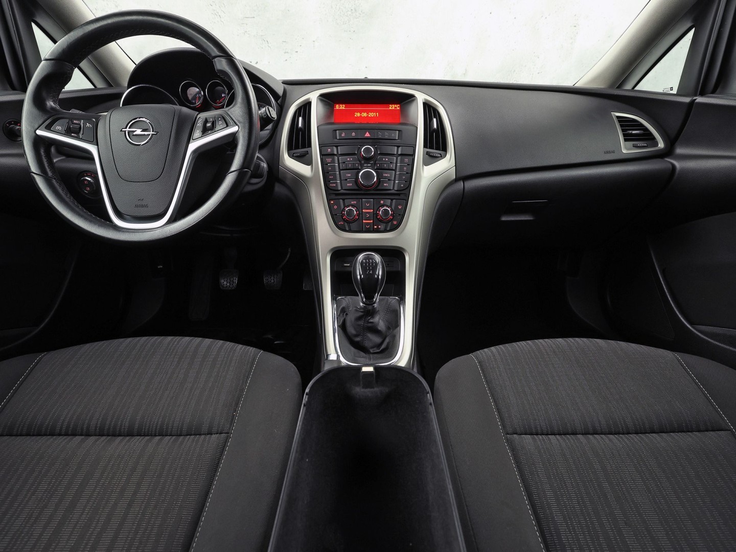 Opel Astra 1.6 Selection (CLIMATE, CRUISE CONTROL, SPORTSTOELEN, NIEUWE APK, NIEUWSTAAT)