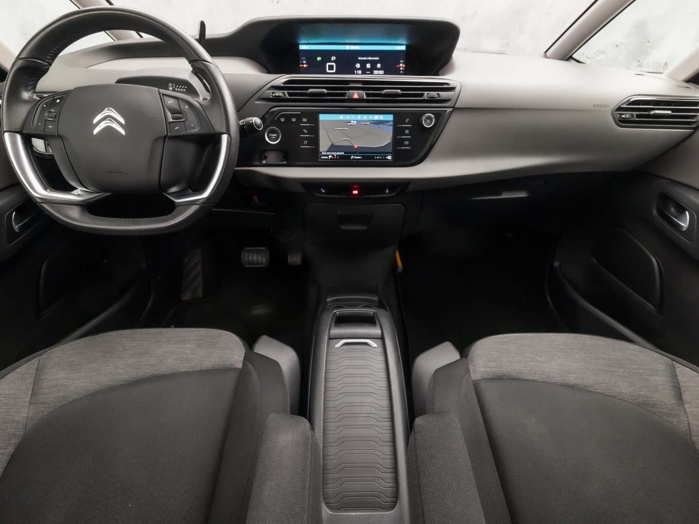 Citroën Grand C4 Spacetourer 1.2 PureTech Sport 7 Persoons Automaat 131Pk (APPLE CARPLAY, DB-RIEM VERVANGEN, GROOT NAVI, CAMERA, GETINT GLAS, TREKHAAK, NIEUWE APK, NIEUWSTAAT)