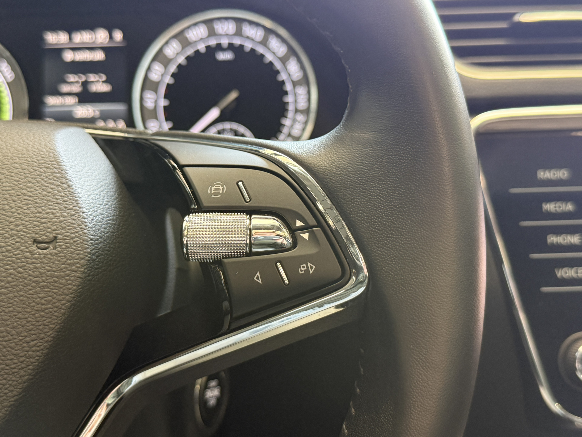 ŠKODA Superb Combi 1.4 TSI iV Business Edition Plus | Panoramadak | Crystal Light | Apple Carplay