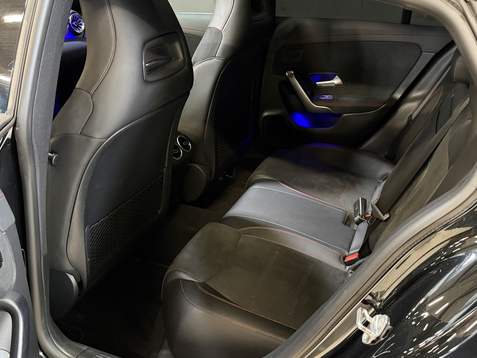 Mercedes-Benz CLA-klasse Shooting Brake 200 Business Solution AMG | Pano | Sfeerverl. | Burmester | Keyless