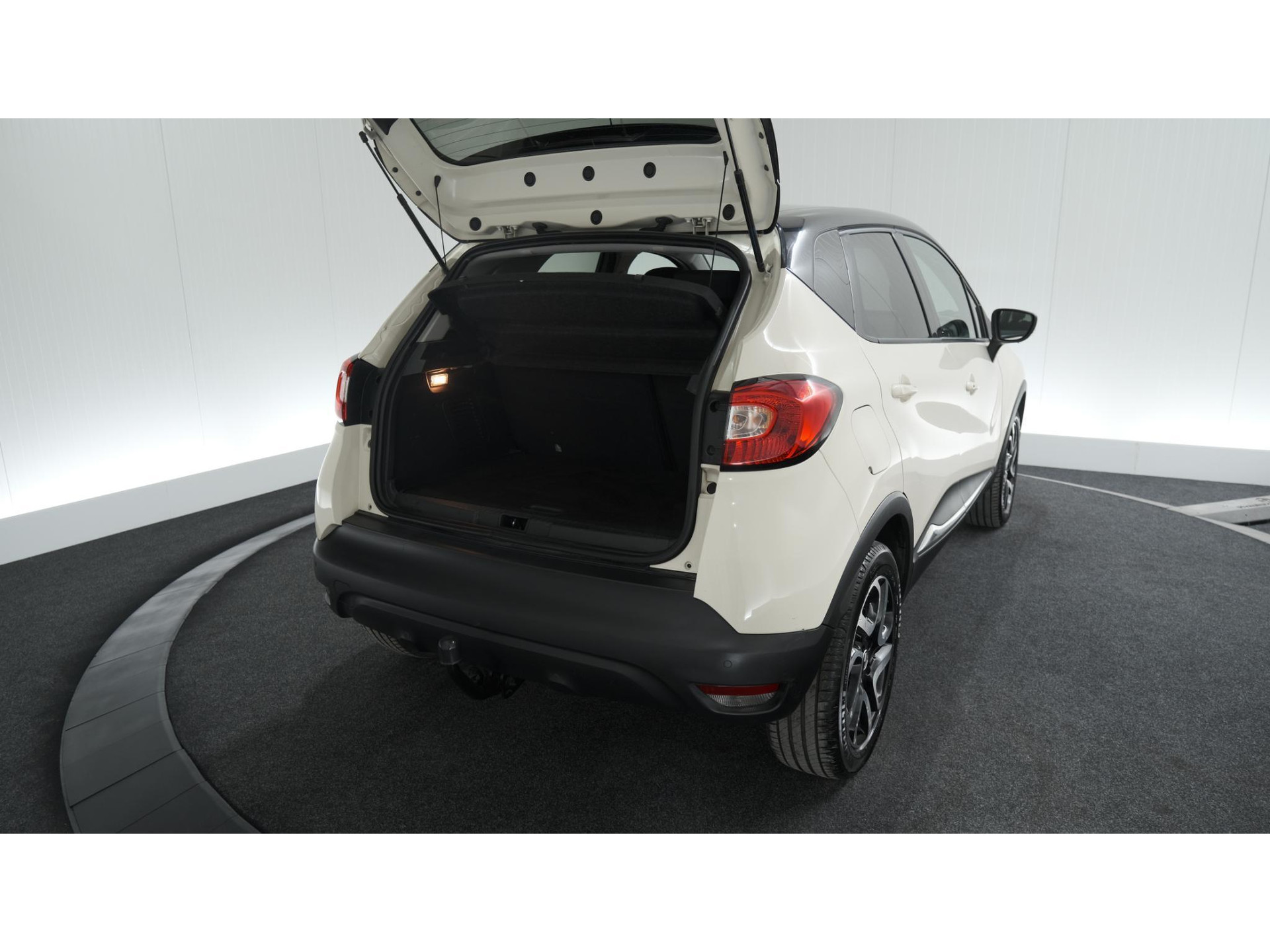 Renault Captur TCe 120 Dynamique | Trekhaak | Camera | R-Link Navigatie | Parkeersensoren