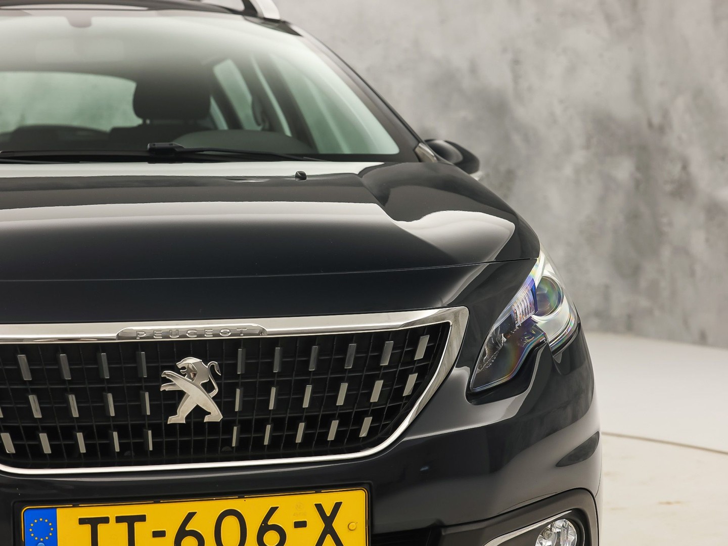 Peugeot 2008 1.2 PureTech Sport (SCHERM, CRUISE, SPORTSTOELEN, NIEUWE APK, NIEUWSTAAT)