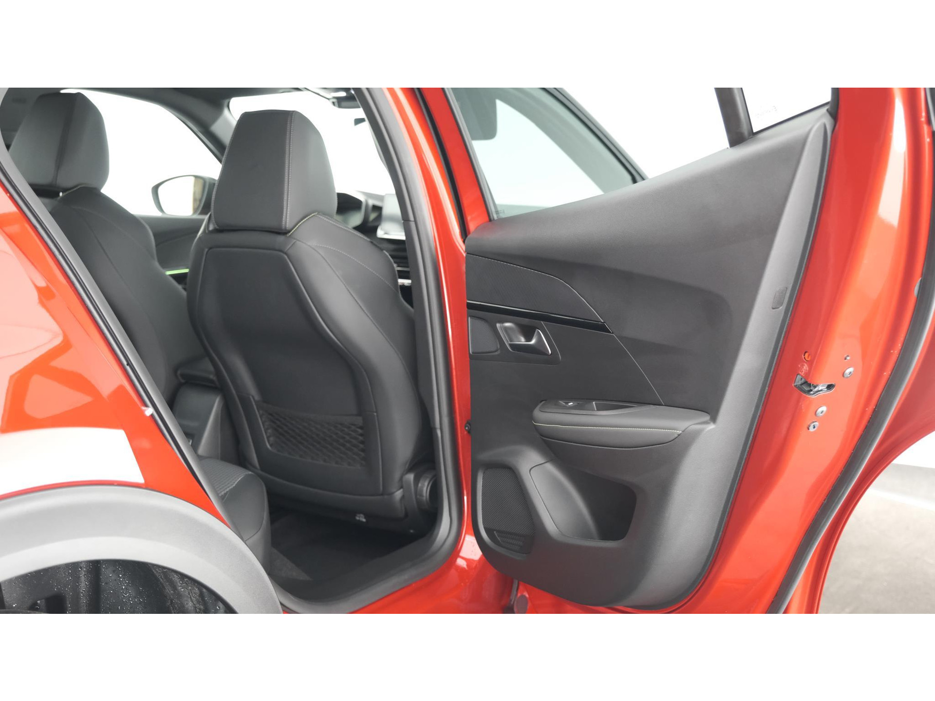 Peugeot 2008 PureTech 130 GT | Camera | Dodehoekdetectie | Navigatie | Parkeersensoren | Stoelverwarming