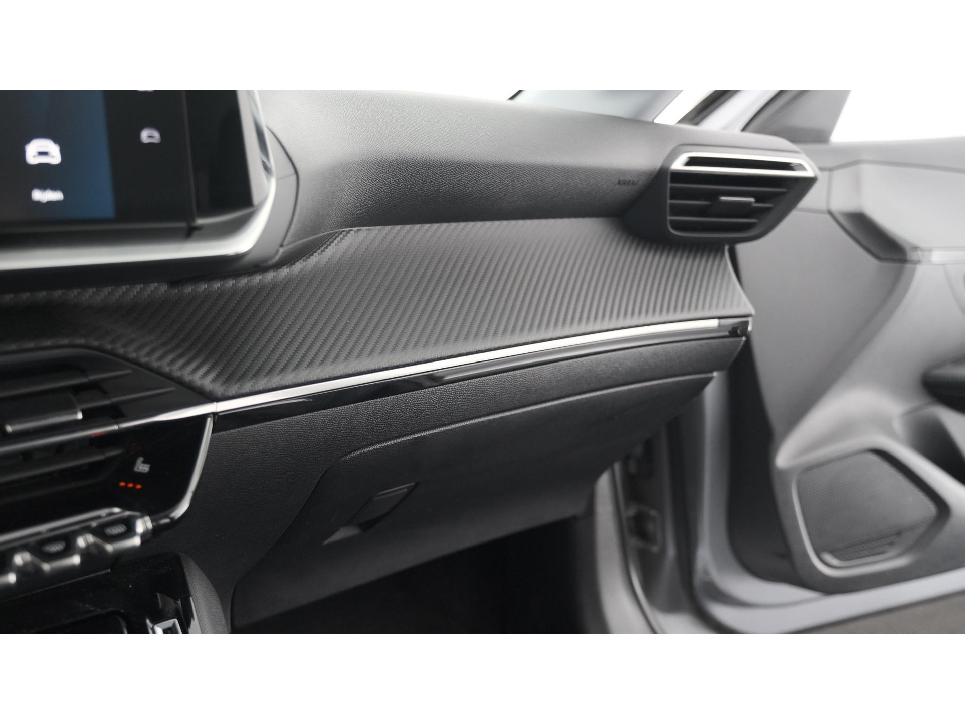 Peugeot 208 PureTech 100 EAT8 Allure | Parkeersensoren | Stoelverwarming | Apple Carplay | Climate Control