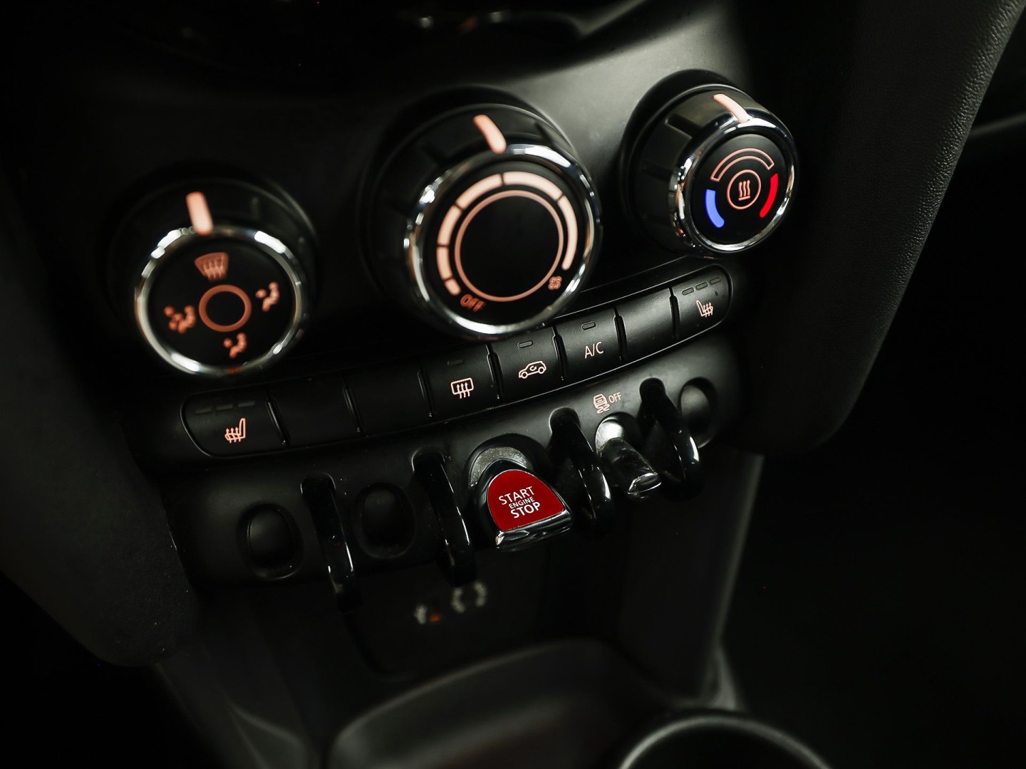 MINI One 1.2 One Sport (AIRCO, STOELVERWARMING, BLUETOOTH, SPORTSTOELEN, GETINT GLAS, ELEK RAMEN, NIEUWSTAAT)