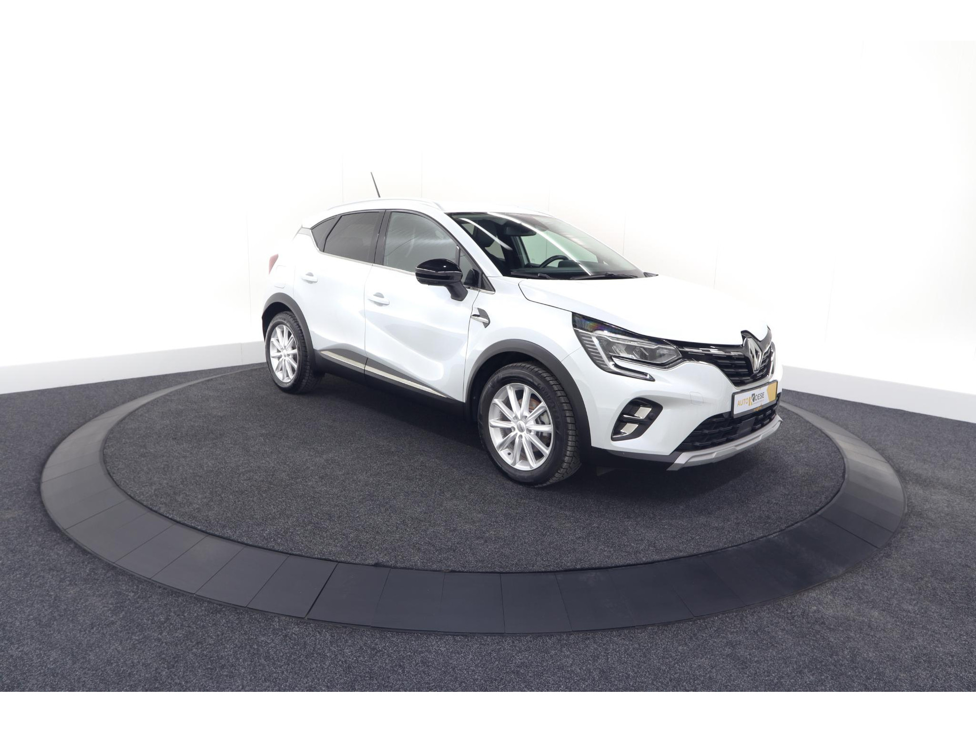 Renault Captur 1.6 E-Tech Plug-in Hybrid 160 Intens | Trekhaak | Camera | Navigatie | Parkeersensoren | Pack Winter