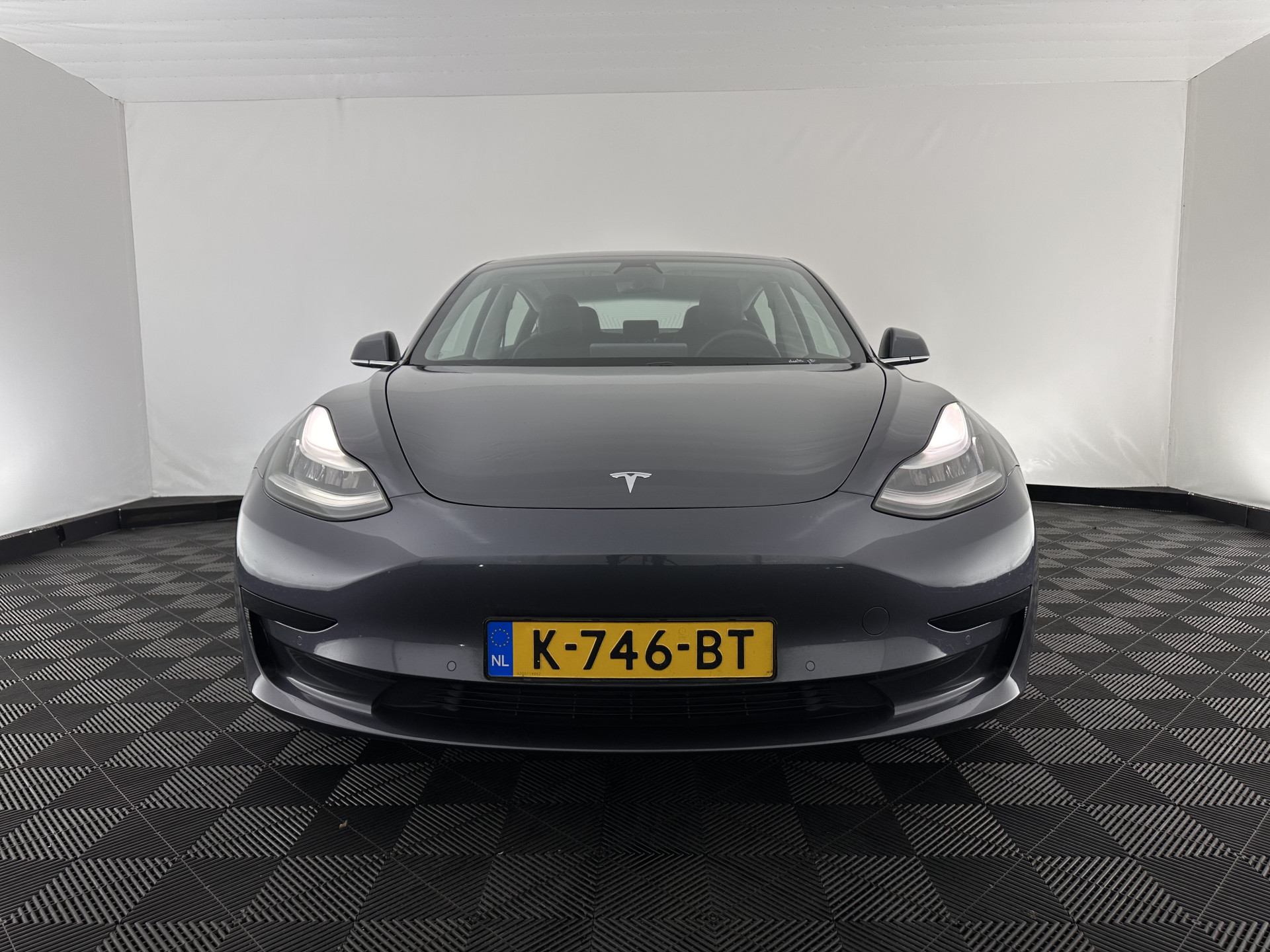 Tesla Model 3 Standard RWD Plus 60 kWh [ 3-Fase ] (INCL-BTW) Aut. *PANO | AUTO-PILOT | LEATHER | KEYLESS | FULL-LED | MEMORY-PACK | TOP-VIEW | DAB | CARPLAY | DIGI-COCKPIT | LANE-ASSIST | COMFORT-SEATS | 19"ALU*