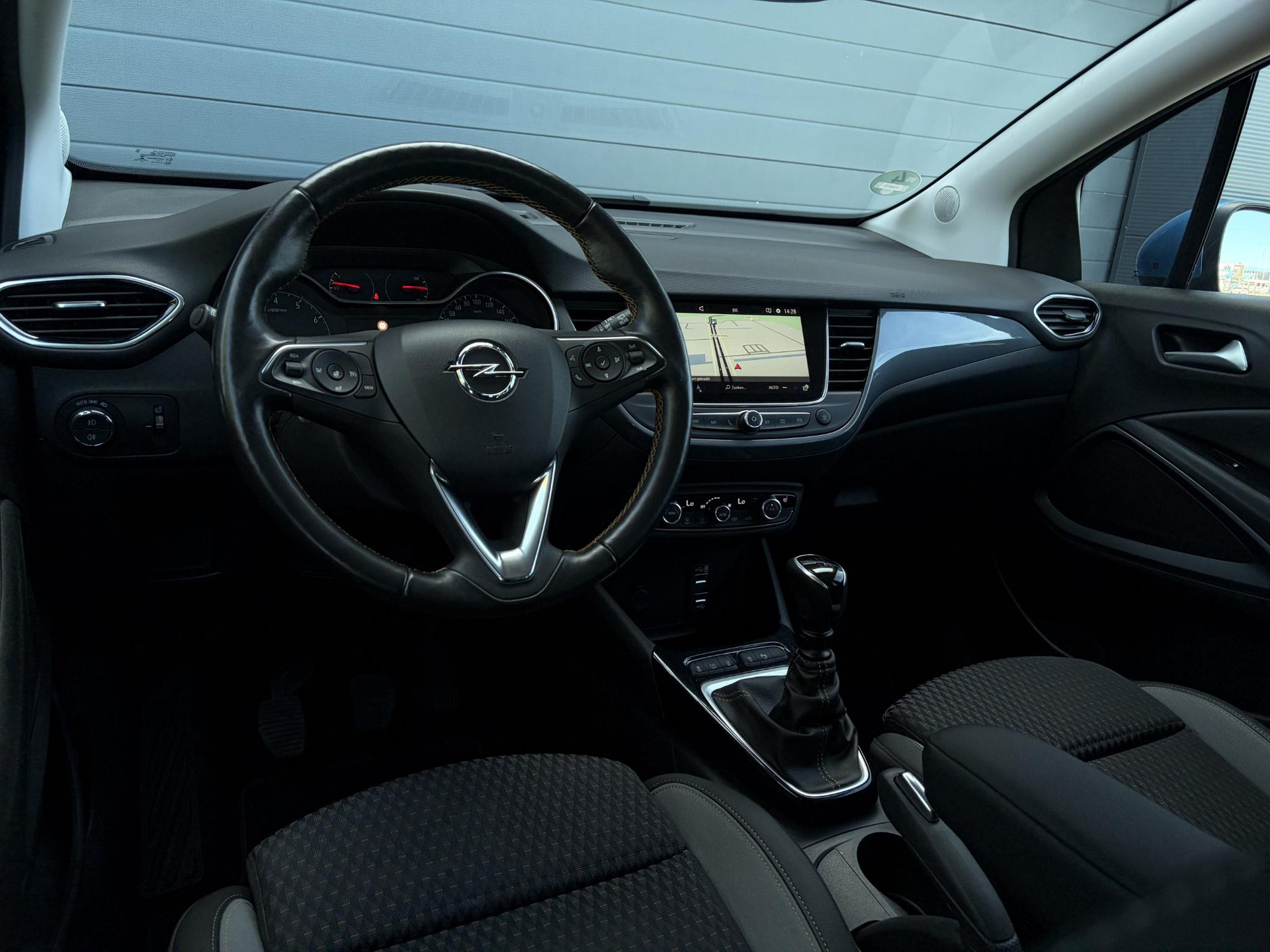 Opel Crossland X 1.2 Turbo Innovation ✓1e Eigenaar✓Dealer Onderhouden✓360° Camera✓Carplay✓Navi✓6 Bak✓110pk✓Keylss✓Halfleder✓Pdc V+A✓Lm velgen✓N.A.P✓Rijstrooksensor✓Dodehoeksensor✓Apk tot 09-2028