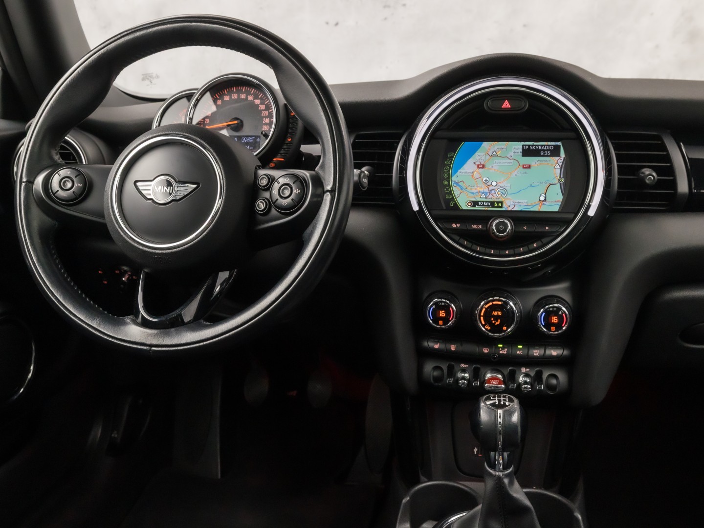 MINI One 1.5 Cooper Marylebone (PANORAMADAK, NAVIGATIE, CLIMATE, LEDER, STOELVERWARMING, SPORTSTOELEN, UNIUN JACK ACHTERLICHTEN, GETINT GLAS, NIEUWSTAAT)