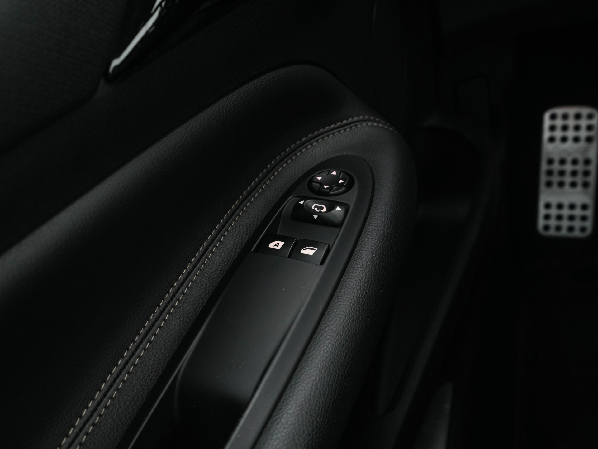 DS 3 1.6 BlueHDi Business *ALCANTARA-MICROFIBRE | SPORT-SEATS | ECC | PDC | CRUISE | PRIVACY-GLASS | 16''ALU*