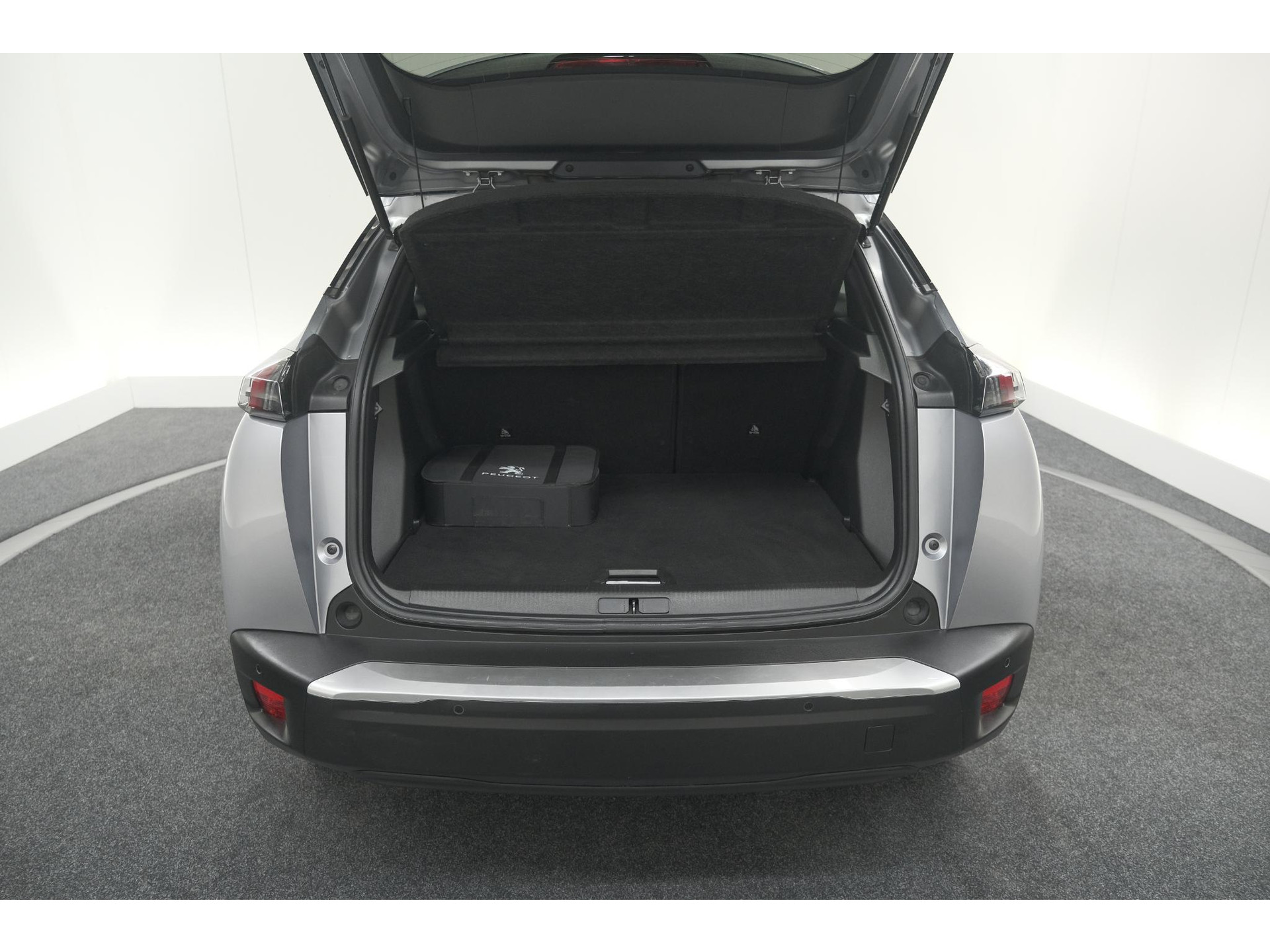 Peugeot e-2008 EV Allure 50 kWh | SOH=96.7 % | 3 Fase Laadfunctie | Camera | Navigatie | Parkeersensoren | Apple Carplay