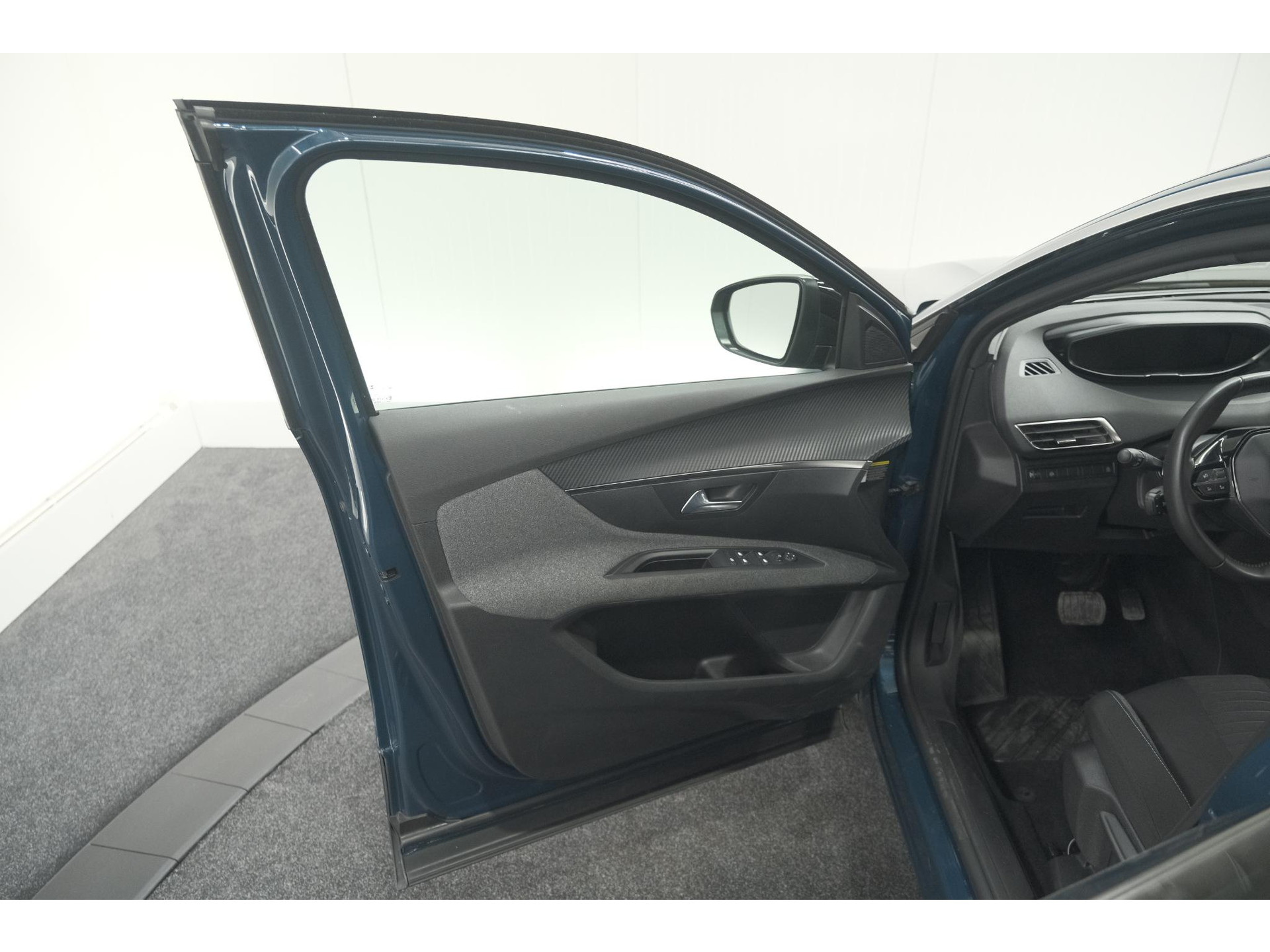 Peugeot 5008 PureTech 130 EAT8 Active Pack | 7 Zitplaatsen | Camera | Navigatie | Apple Carplay | Parkeersensoren