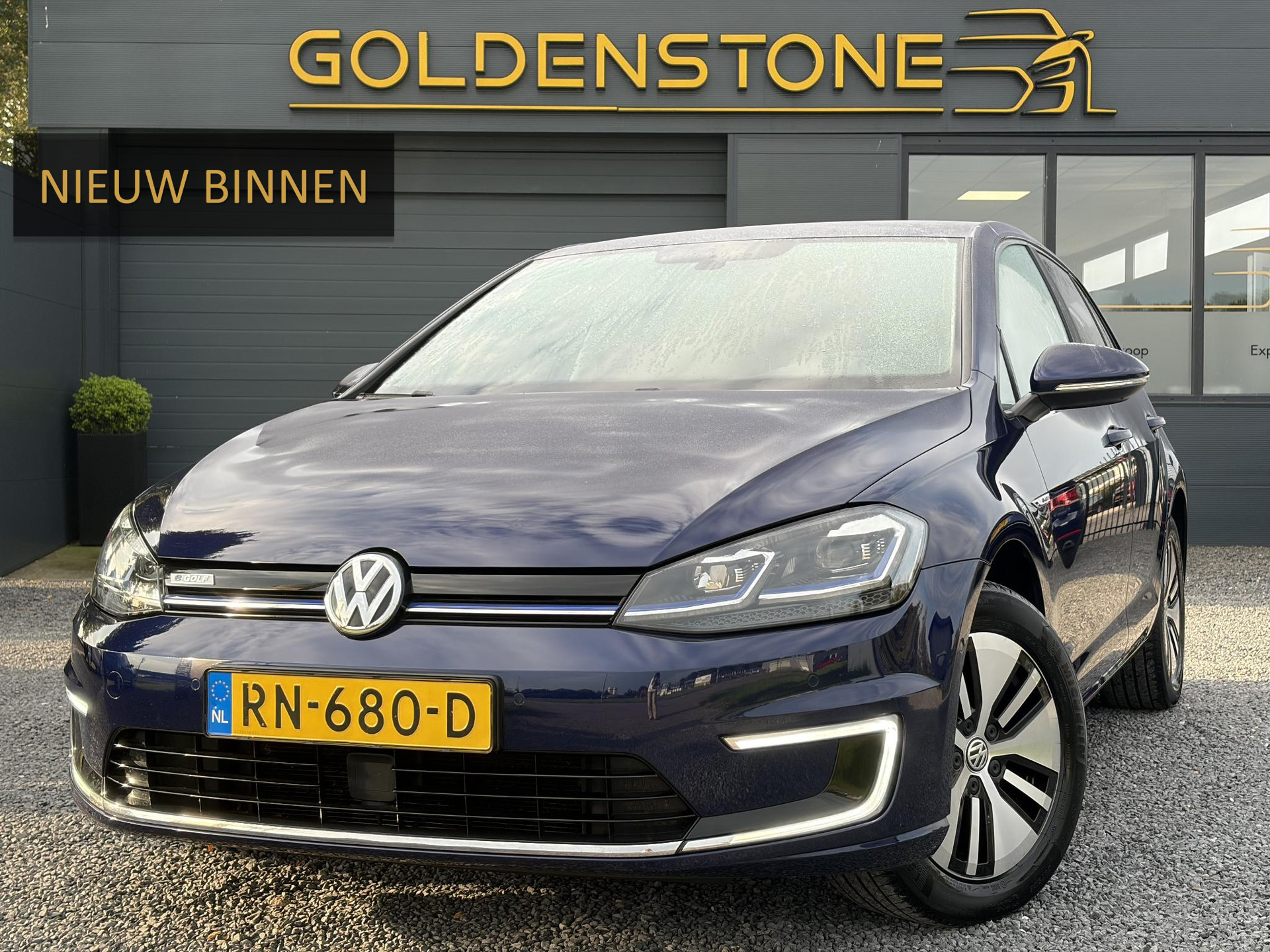 Volkswagen e-Golf e-Golf ✓SOH 88.57%✓Carplay✓Navi✓Leder✓Clima✓Cruise✓Pdc V+A✓LED✓16'' Lm velgen✓N.A.P✓Apk tot 02-2027