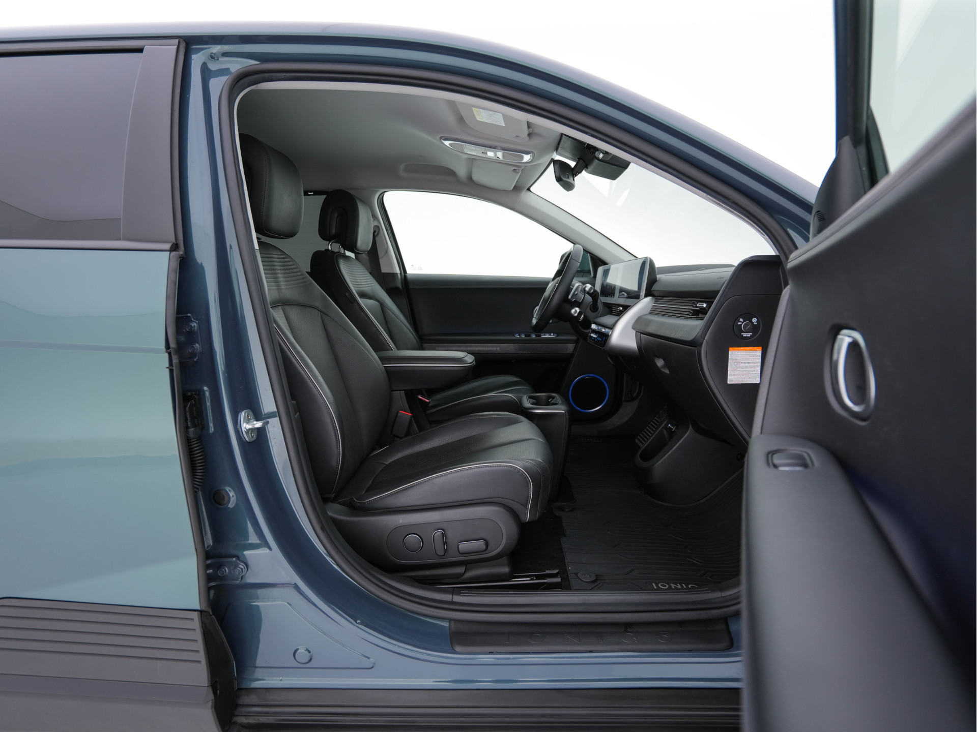 Hyundai IONIQ 5 Connect+ AWD 77.4 kWh [3-FASE]  { SOH-92% } (INCL-BTW) Aut.* HEATPUMP | LEATHER | BOSE-AUDIO | FULL-LED | DIGI-COCKPIT | AMBIENT-LIGHT | DAB | SHIFT-PADDLES | HEAD-UP | NAVI-FULLMAP | KEYLESS | CAMERA | HEATED-COMFORTSEATS | ...