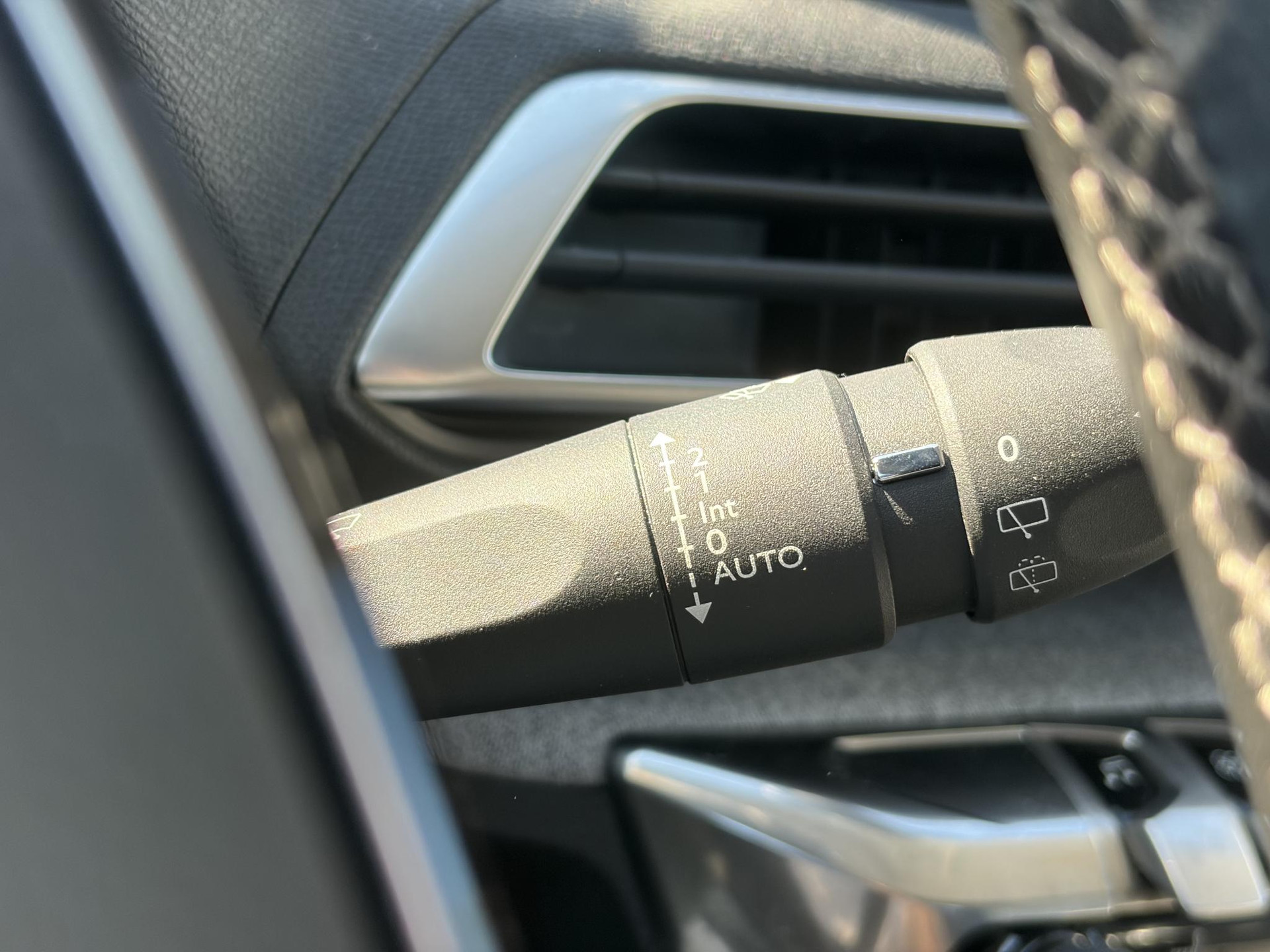 Peugeot 3008 1.2 PureTech Allure 2e Eigenaar l D-riem vv in 2023 l 360° Camera l Carplay l Dealer Onderhouden l Keyless l Stoelverwarming l Dodehoek l 6 Bak l Pdc V+A l 131pk l Bj 12-2017 l 19'' Lmv l Apk tot 12-2026