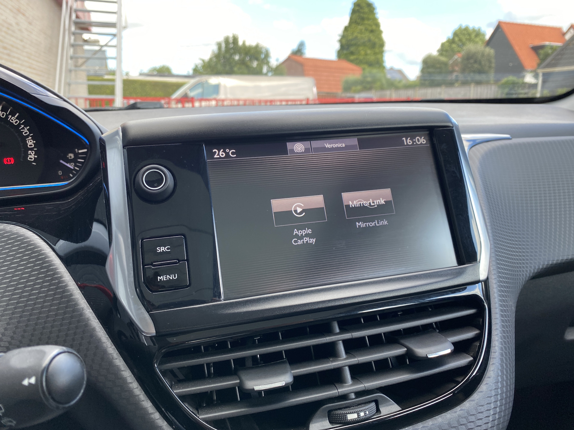 Peugeot 2008 1.2 PureTech Allure AUT. | dealer onderh. | panoramadak | trekhaak | navigatie | cruise control | all season banden