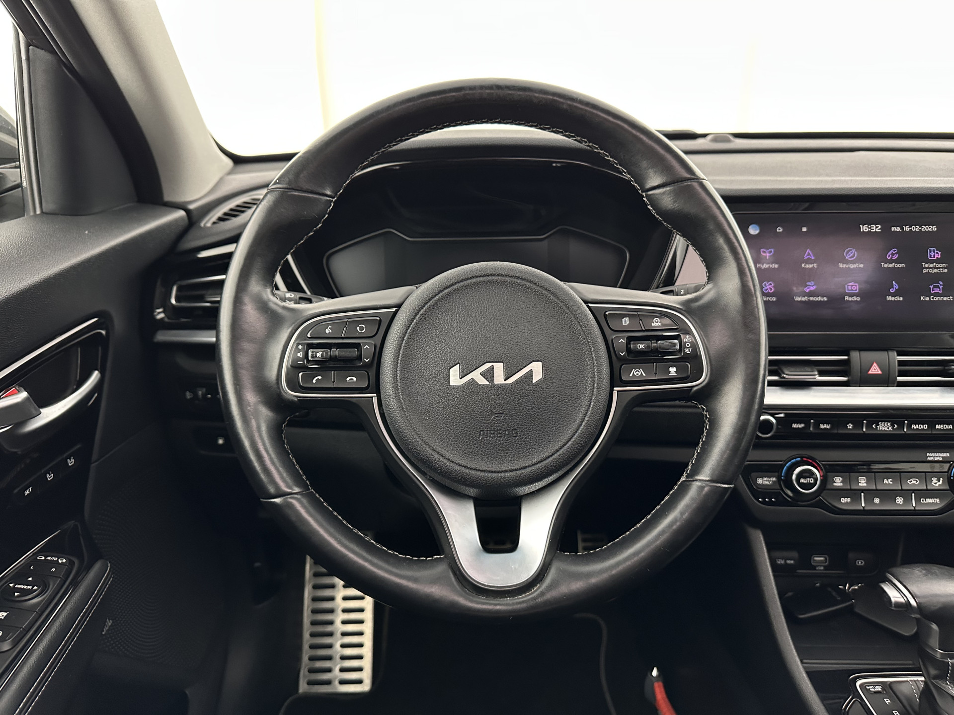 Kia Niro 1.6 GDi Hybrid ExecutiveLine (INCL-BTW) Aut. *PANO |  LEATHER | FULL-LED | NAVI-FULLMAP | DIGI-COCKPIT | HEATED-COMFORTSEATS | CAMERA | DAB+ | KEYLESS | ECC | SHIFTPADDLES | ADAPTIVE-CRUISE | LANE-ASSIST | 16"ALU*
