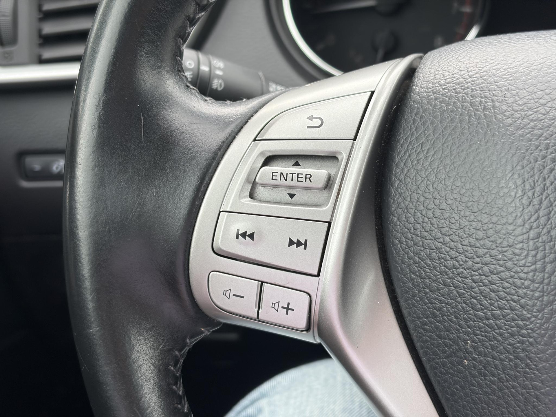 Nissan Qashqai 1.2 N-Connecta 360° Camera,Trekhaak,Navi,Pdc V+A,Keyless,6 Bak,Clima,Cruise,2e Eigenaar,115pk,Lm velgen,Apk tot 09-2027
