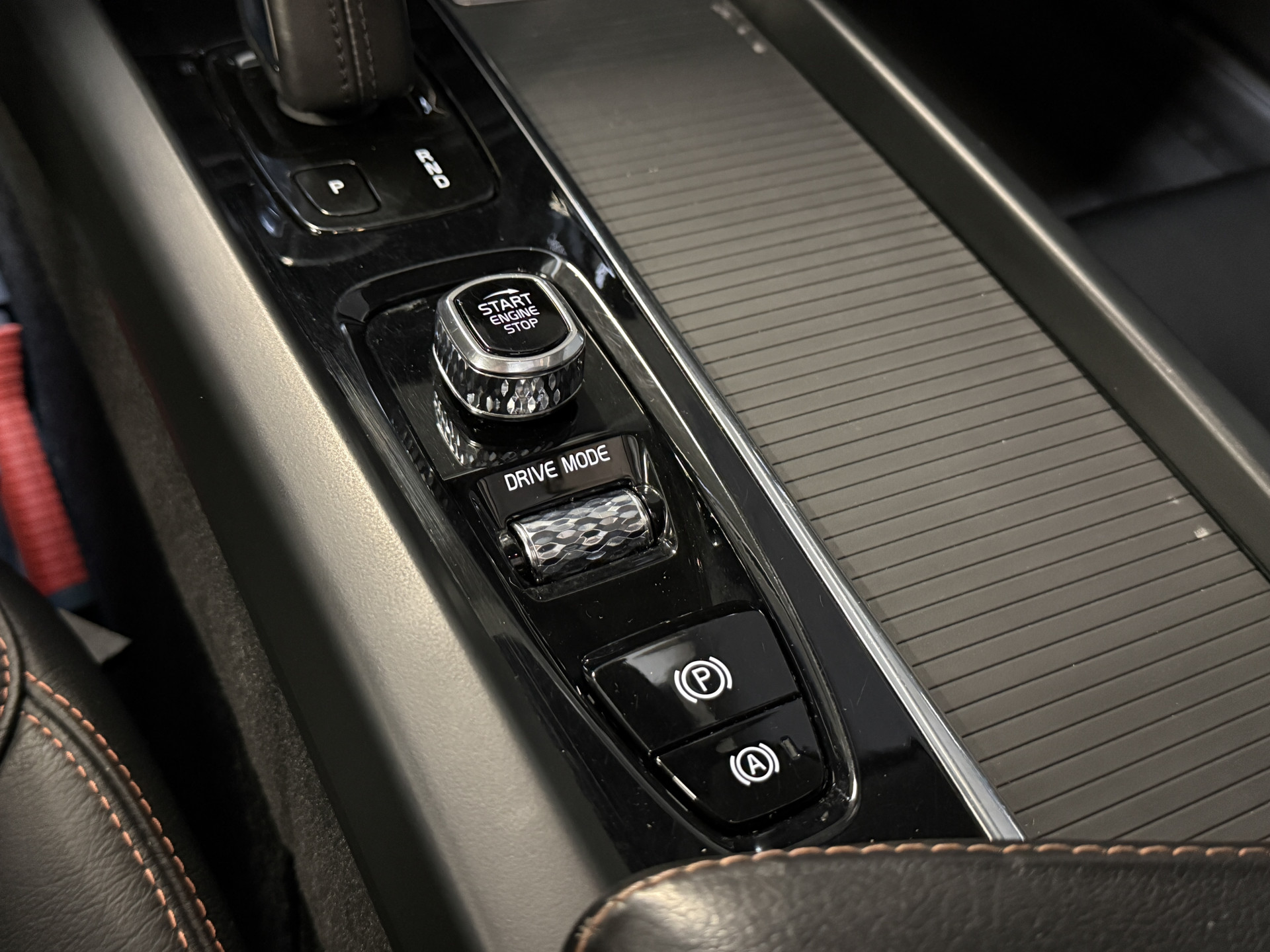 Volvo V60 2.0 B4 Business Pro | R-Design | Stoel/Stuurverwarming | Camera | Navi | Panoramadak