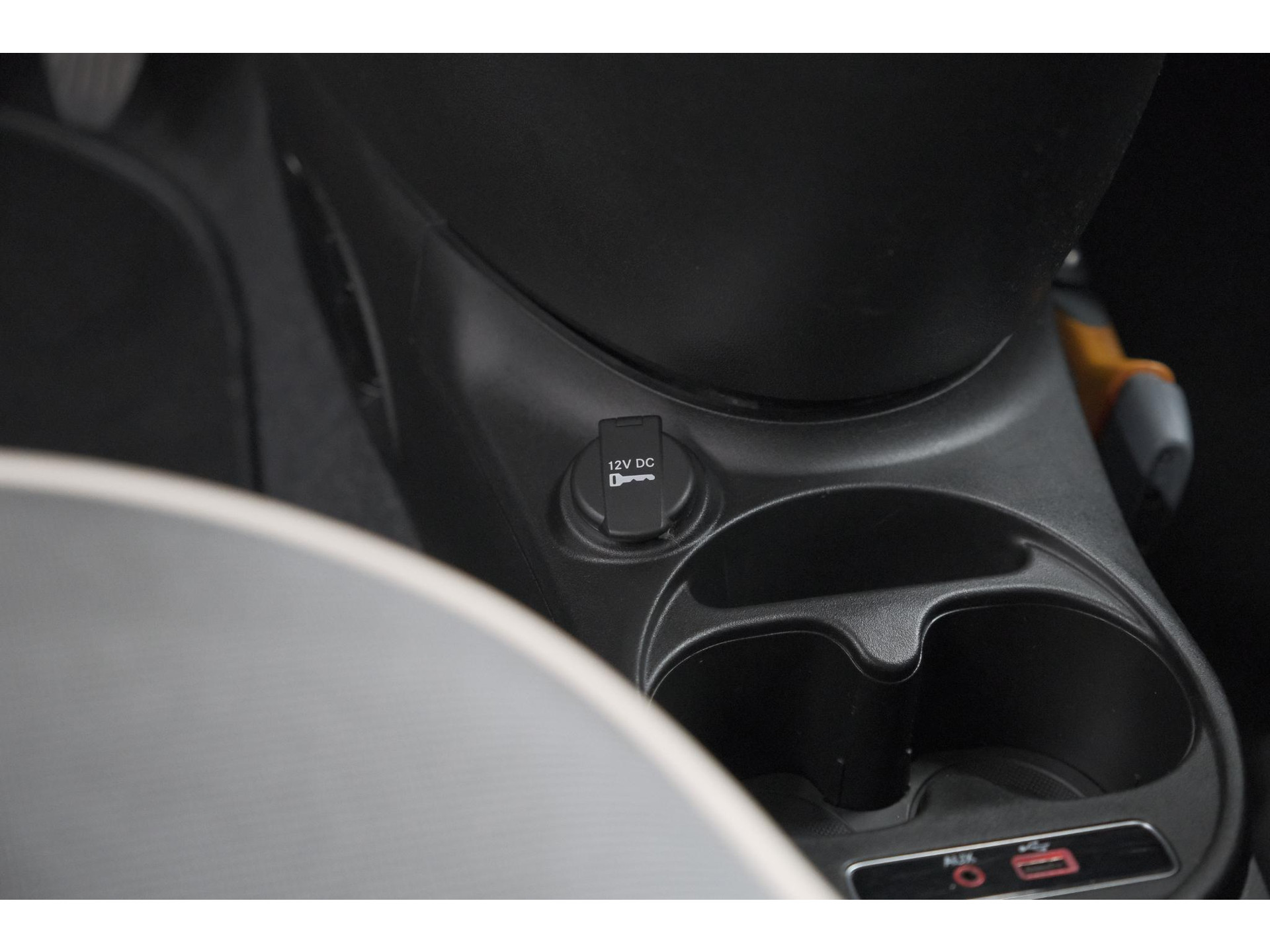 Fiat 500 C TwinAir Turbo Lounge | Parkeersensoren | Climate control | Cruise control | Apple Carplay