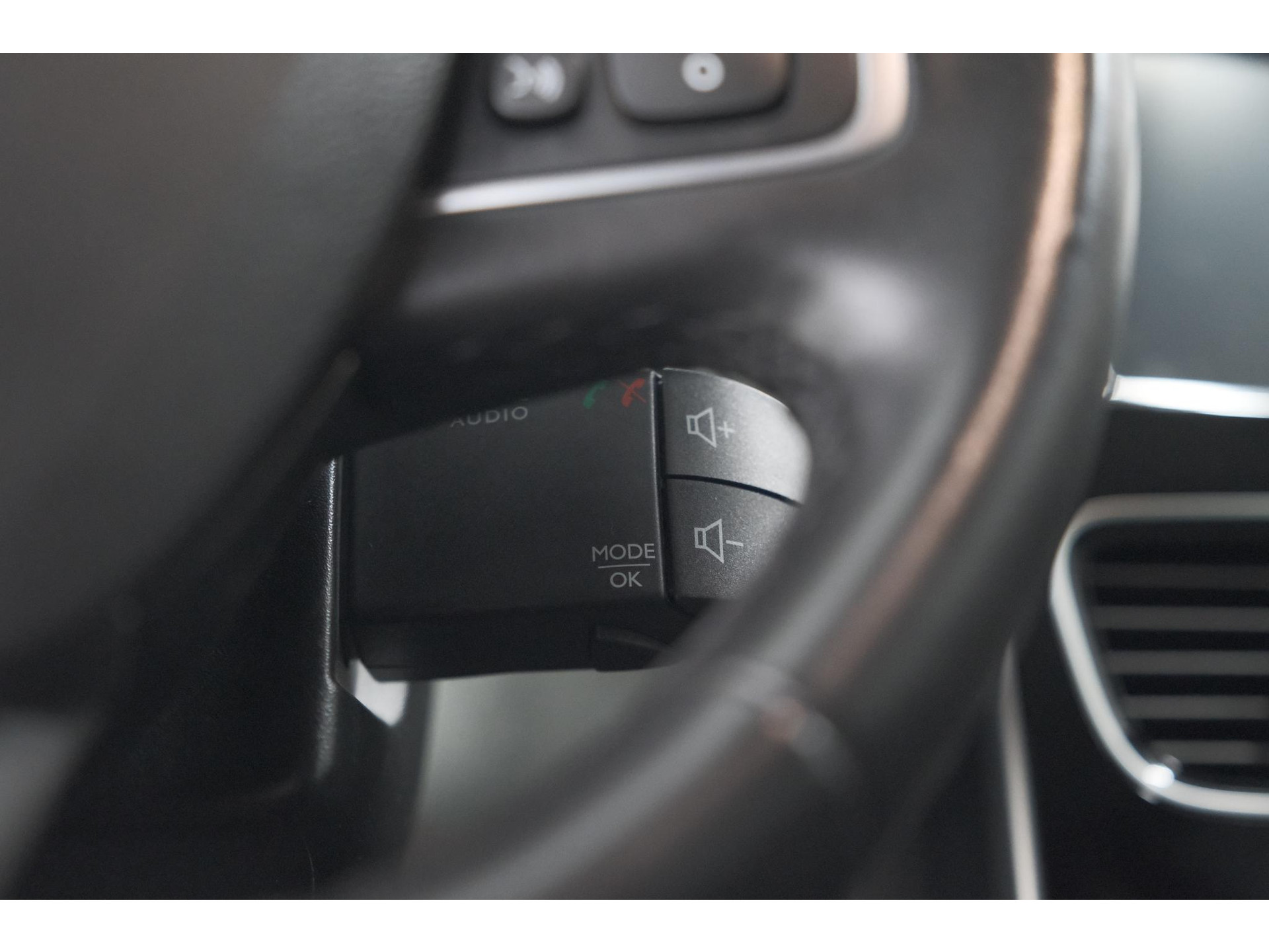 Renault Clio Estate TCe 90 Intens | Bleu De France | Parkeersensoren | Navigatie | Climate Control