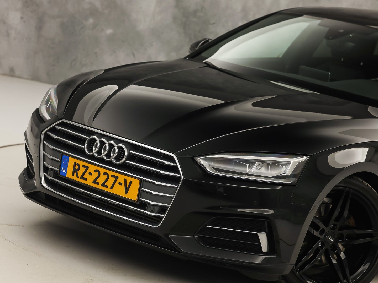 Audi A5 Sportback 2.0 TFSI S-Line Sport 190Pk Automaat (2X S-LINE, VIRTUAL COCKPIT, GROOT NAVI, PLAT SPORTSTUUR, LEDER, STOELVERWARMING, SPORTSTOELEN, GETINT GLAS, PARKEERSENSOREN, NIEUWSTAAT)