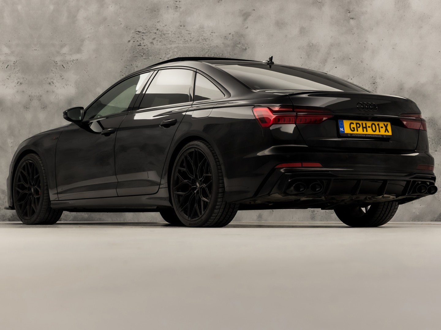Audi A6 55 TFSI e Quattro S-Line Competition 367Pk Automaat (PANORAMADAK, CARBON PACK, BANG&OLUFSEN, APPLE CARPLAY, CAMERA, MEMORY SEATS, GETINT GLAS, HEAD-UP DISPLAY, ADAPTIVE CRUISE, SFEERVERLICHTING, NIEUWSTAAT)