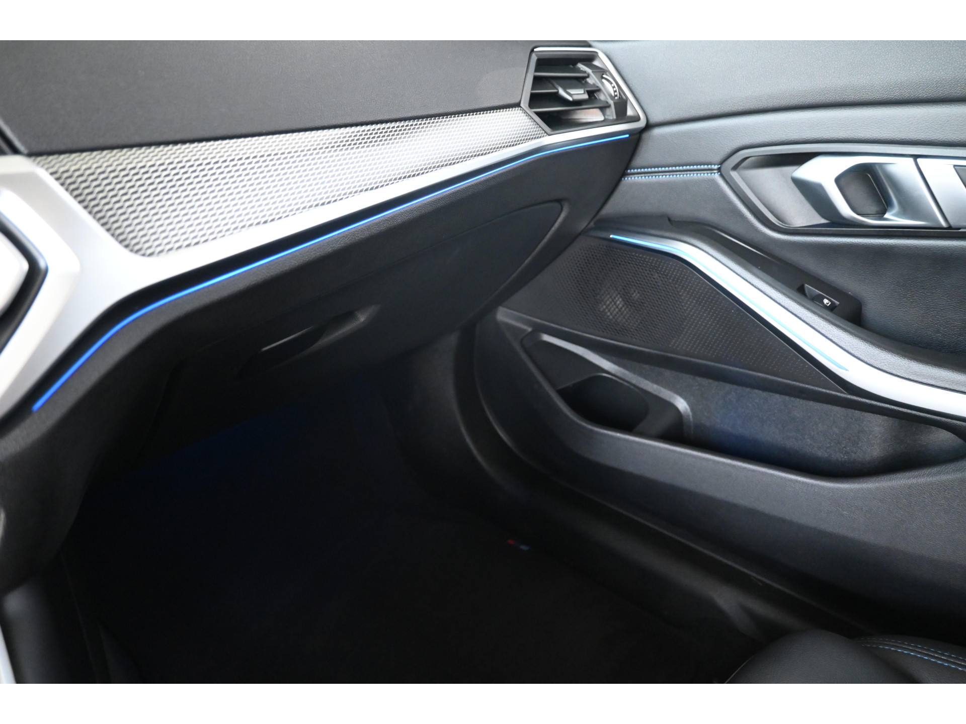 BMW 3-serie Touring 320i Automaat Business Edition Plus M-Pakket Navigatie LED Panoramadak Goed Onderhouden! Inruil Mogelijk!