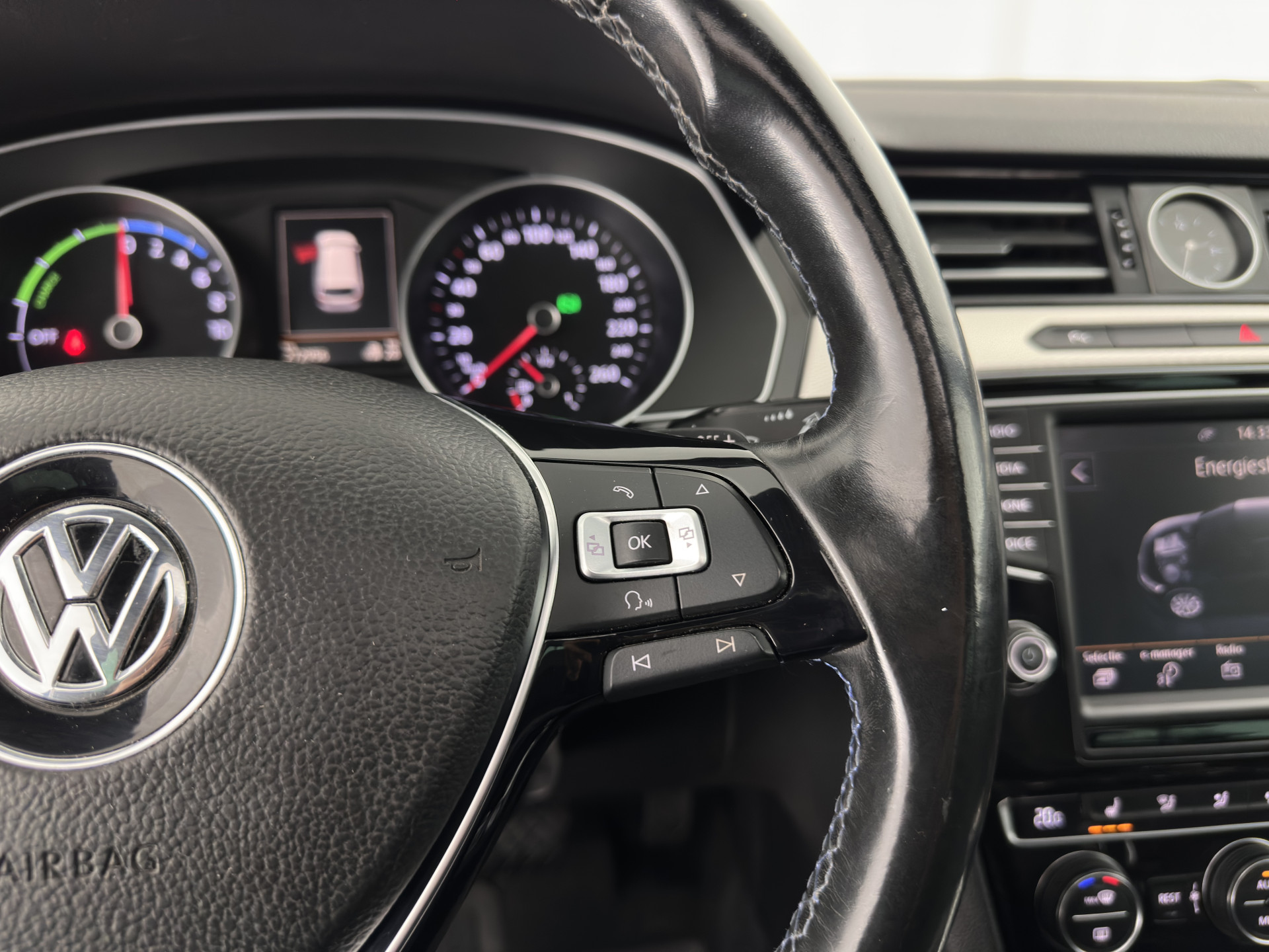 Volkswagen Passat Variant 1.4 TSI GTE Highline Plug-in Aut. *PANO | LEATHER-ALCANTARA | FULL-LED | CAMERA | NAVI-FULLMAP | ADAPTIVE-CRUISE | HEATED-ERGONOMIC-SPORTSEATS | KEYLESS | PDC | ECC | PRIVACY-GLASS | TOWBAR | AMBIENT-LIGHT | KEYLESS | ..