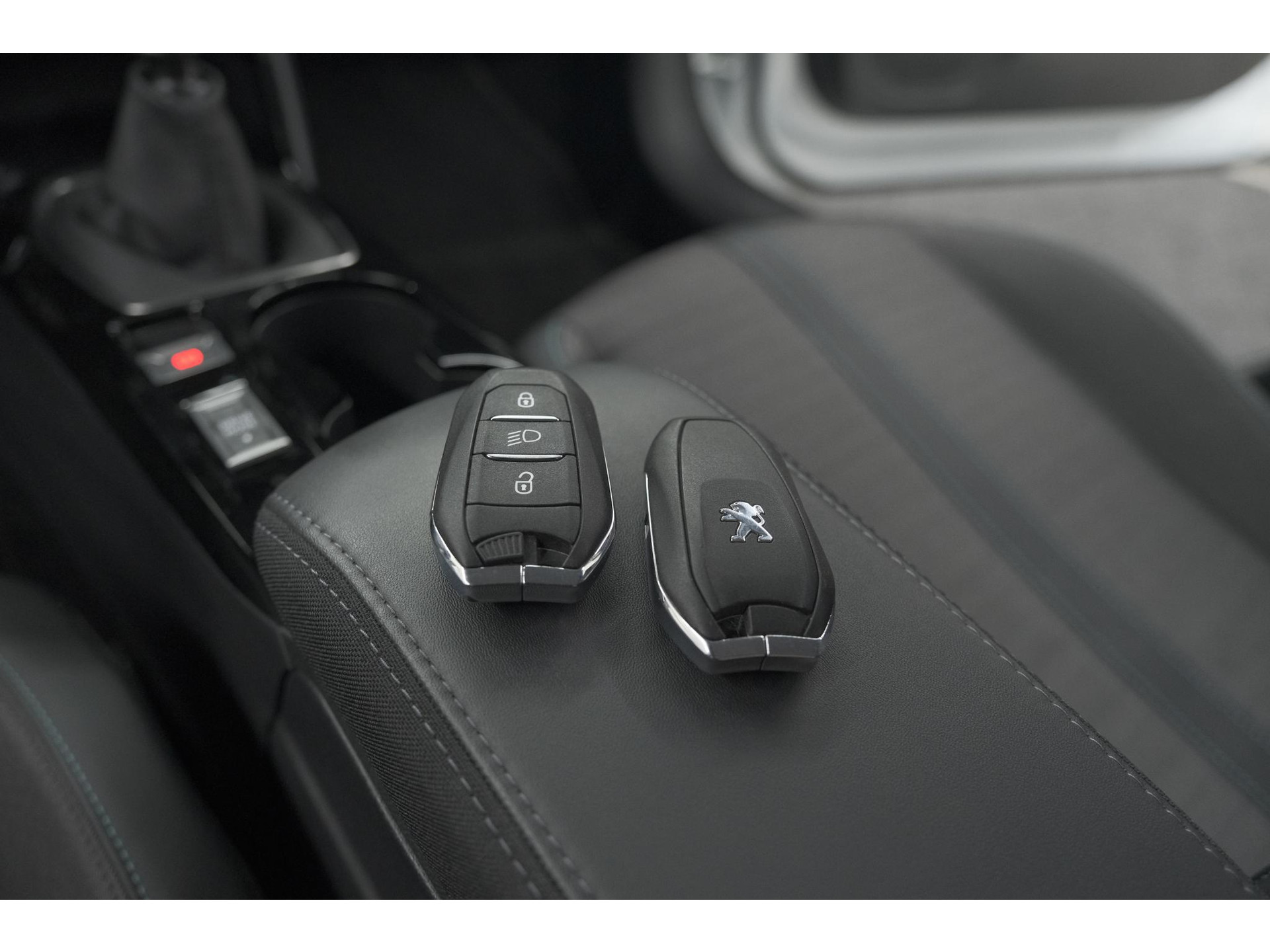 Peugeot 208 PureTech 100 Allure | Adaptieve Cruise Control | Camera | Apple Carplay